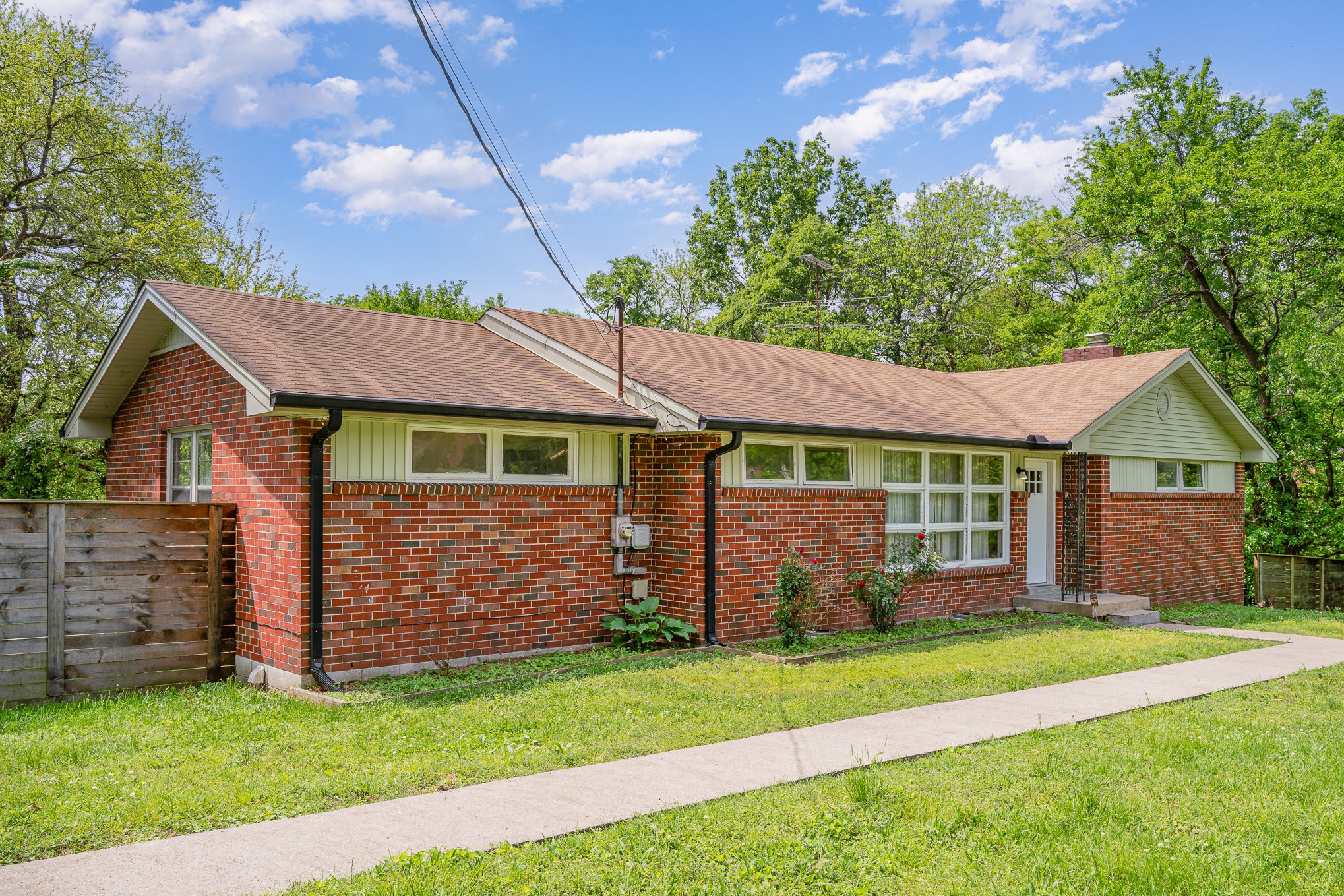 803 Fairoaks Dr, E Property Photo 1