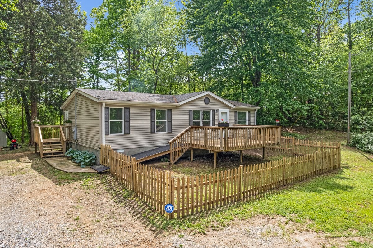 835 Harris Rd Property Photo 3