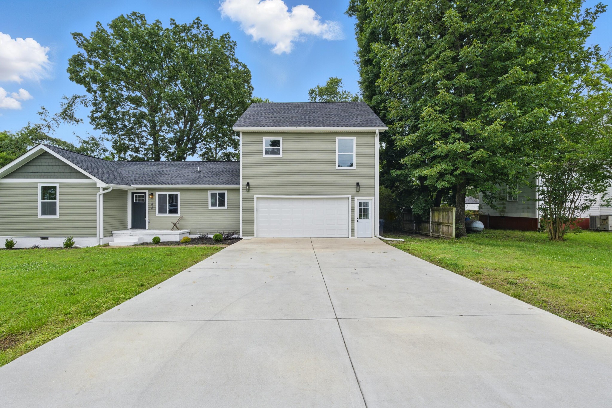1024 Hurst Street Property Photo 1