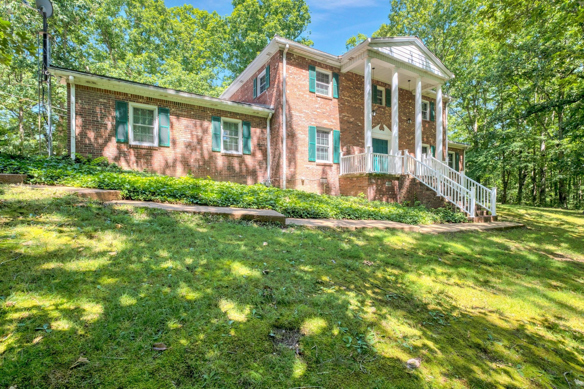 107 Leslie Ln Property Photo 1