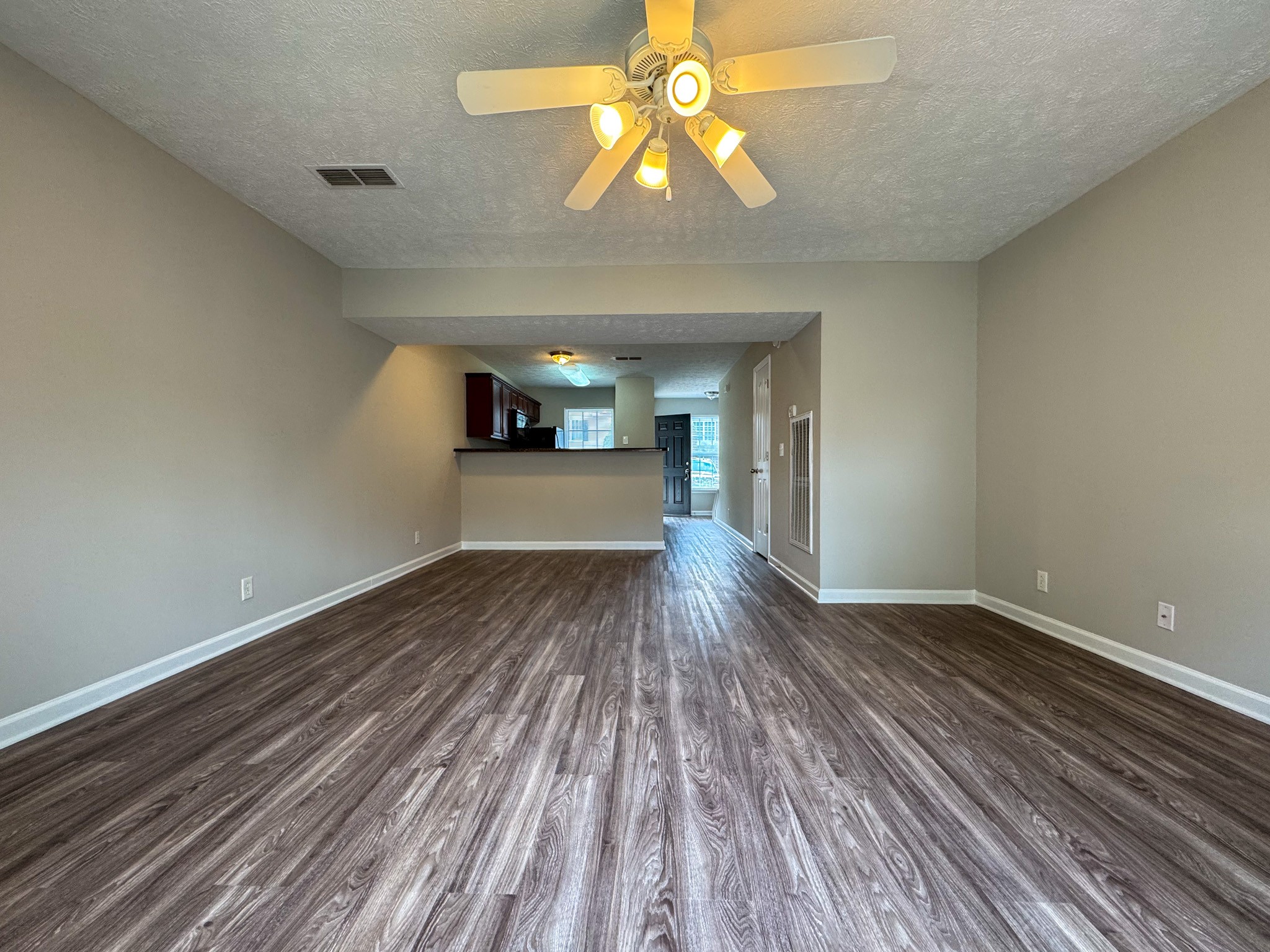 1306 Vermont Ct Property Photo 2