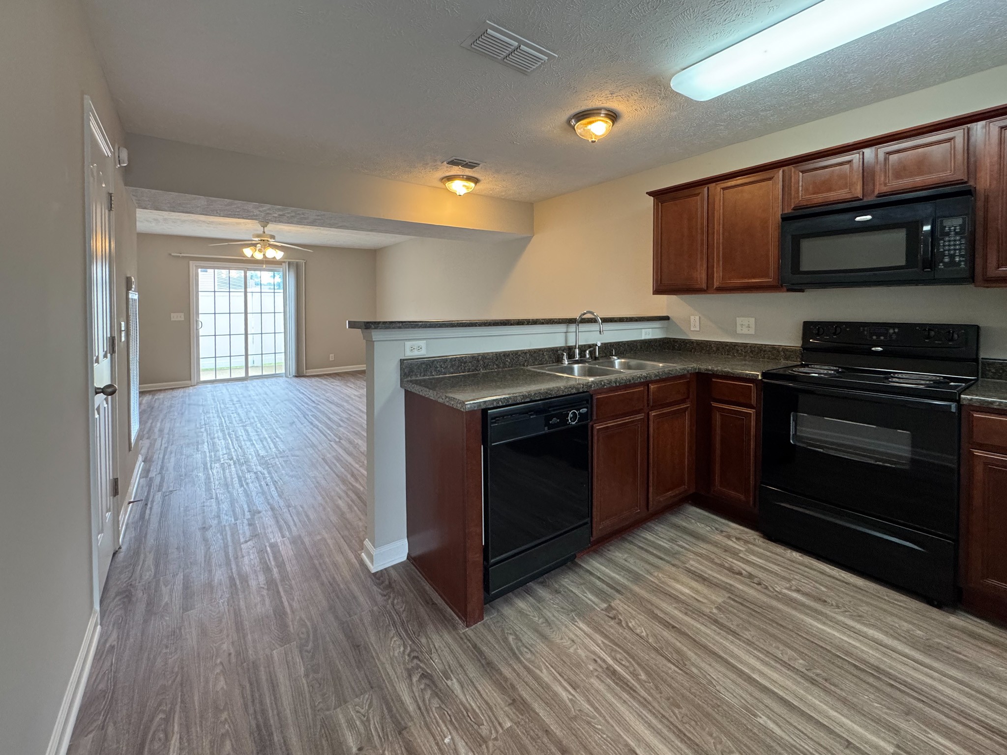 1306 Vermont Ct Property Photo 3