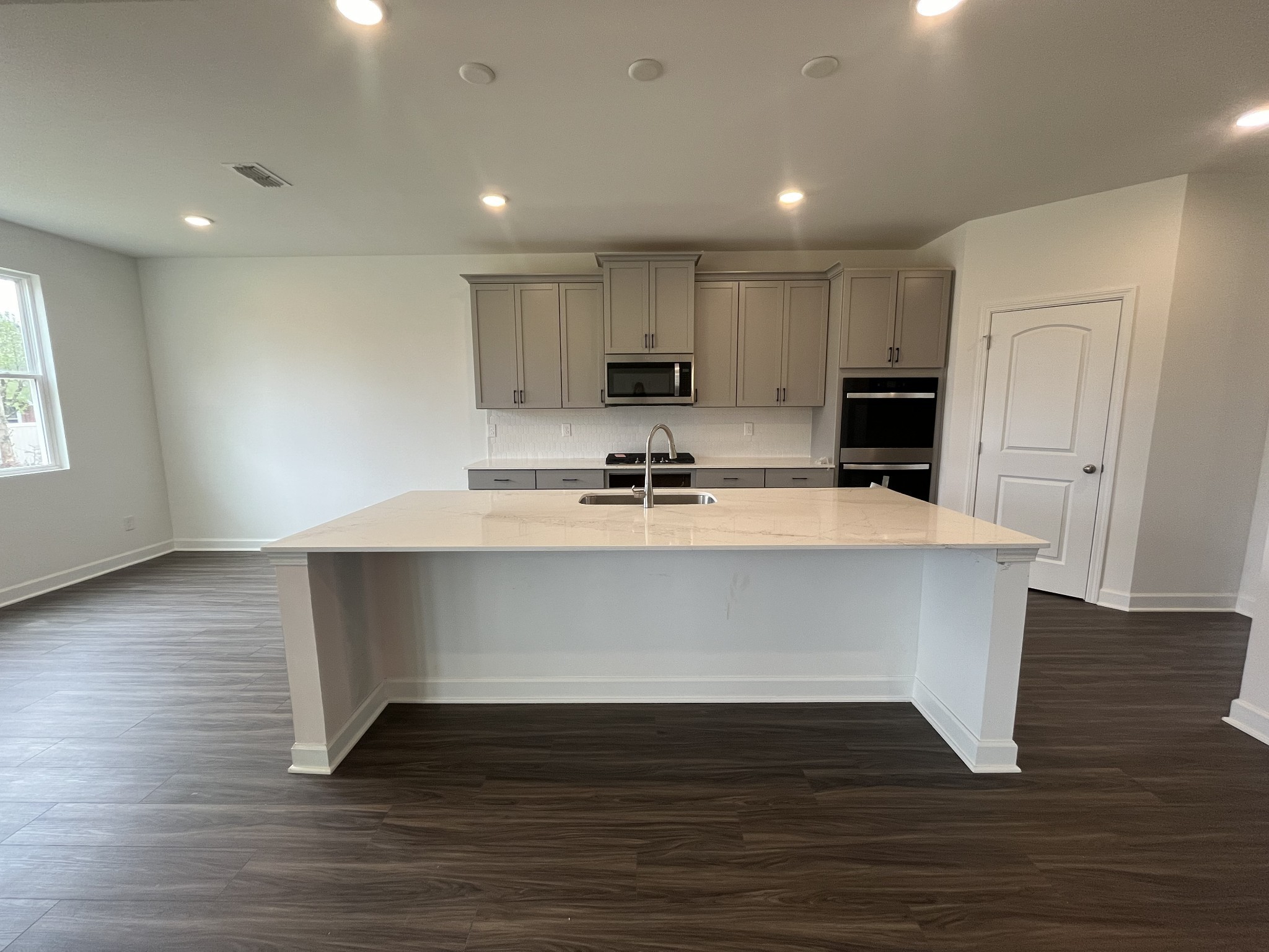 1611 Burlwood Court Property Photo 8