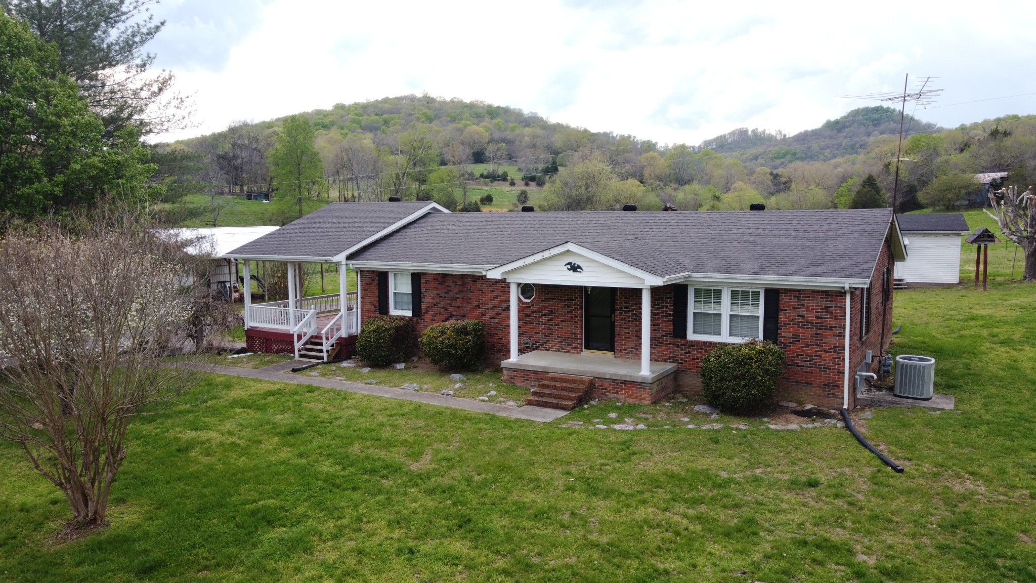 188 Bradford Hill Rd, N Property Photo 1