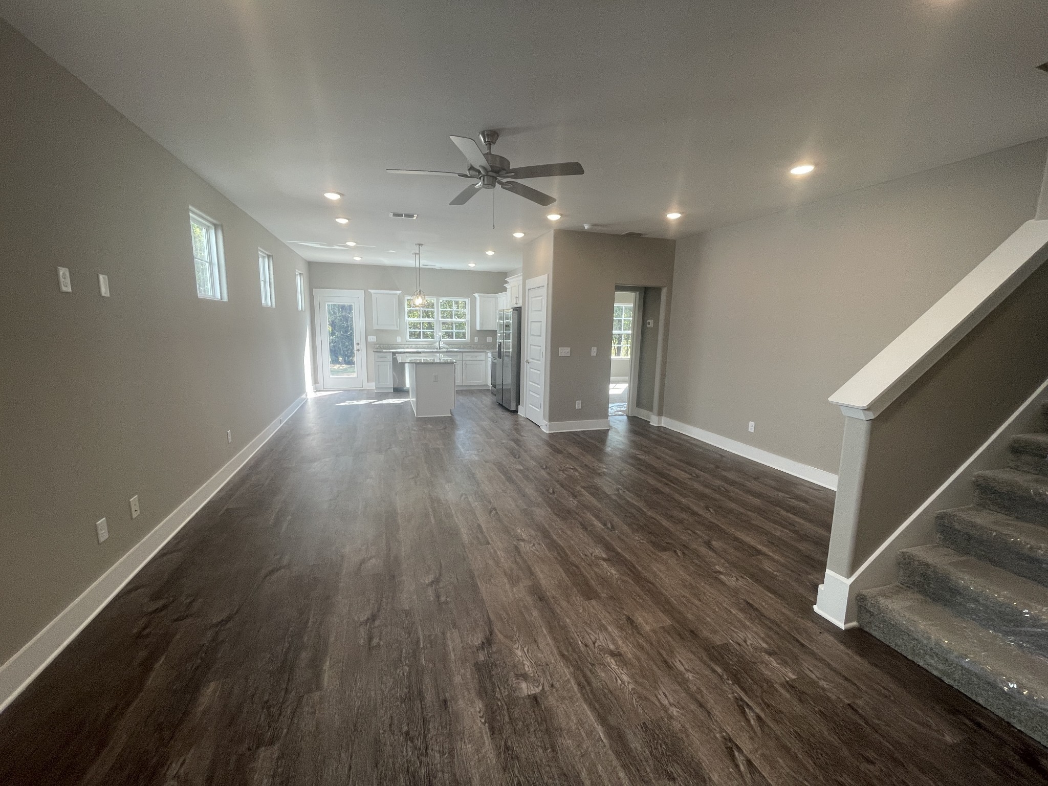 2207 Barringer Ln Property Photo 4