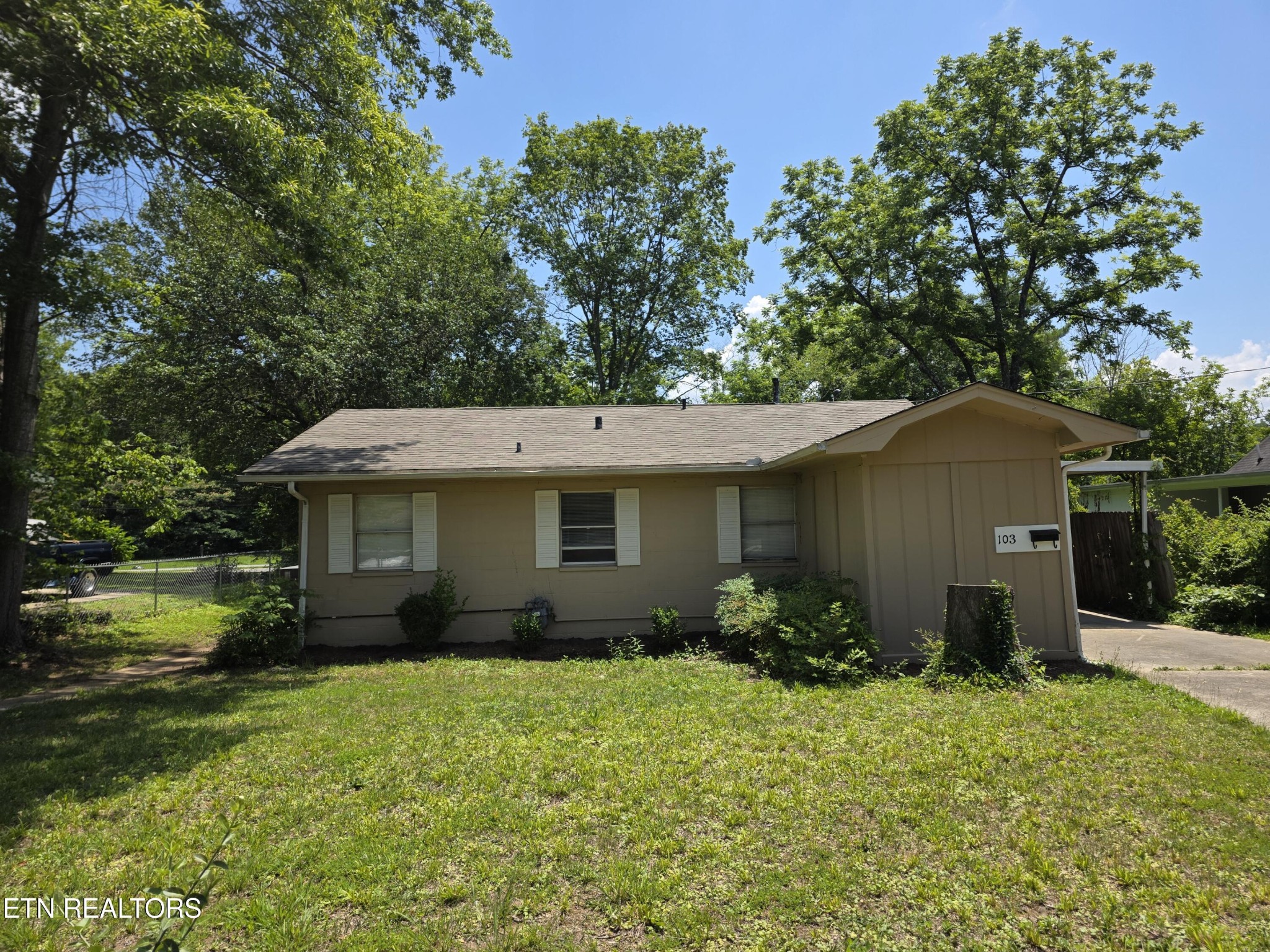103 S Purdue Ave Property Photo 1