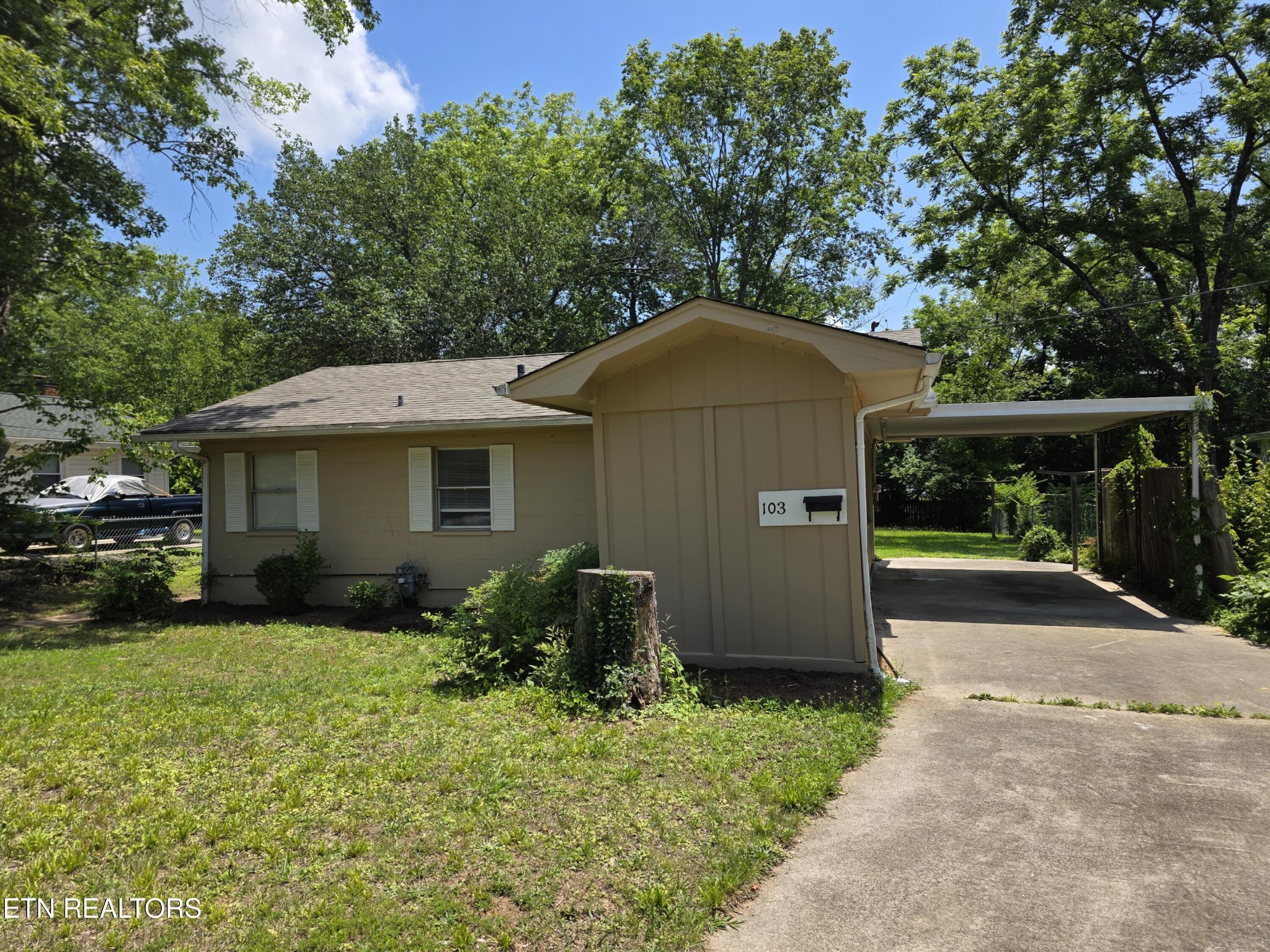 103 S Purdue Ave Property Photo 2