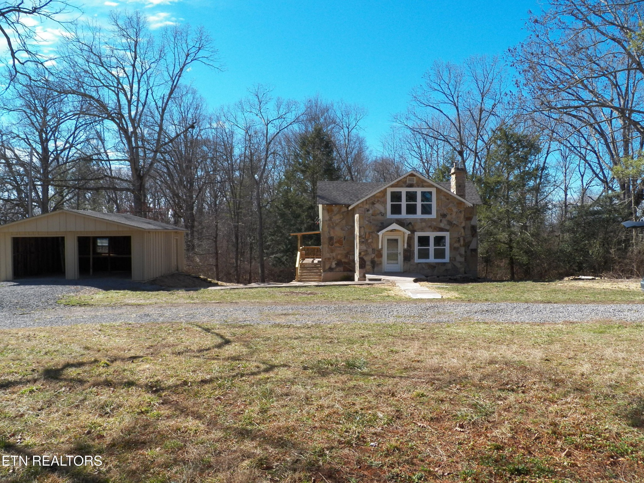 871 Pomona Rd Property Photo 1