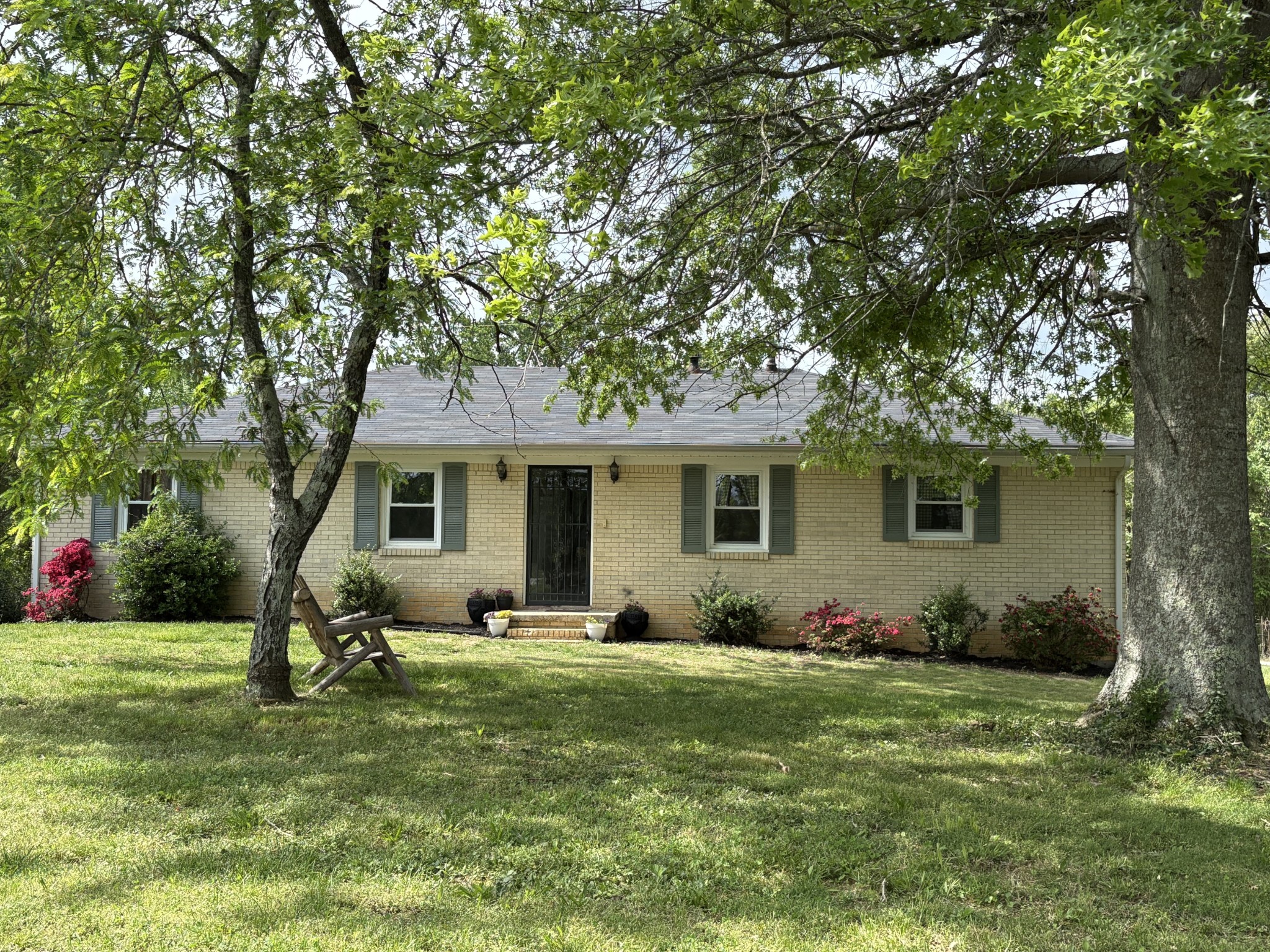 430 Delong Rd Property Photo 2