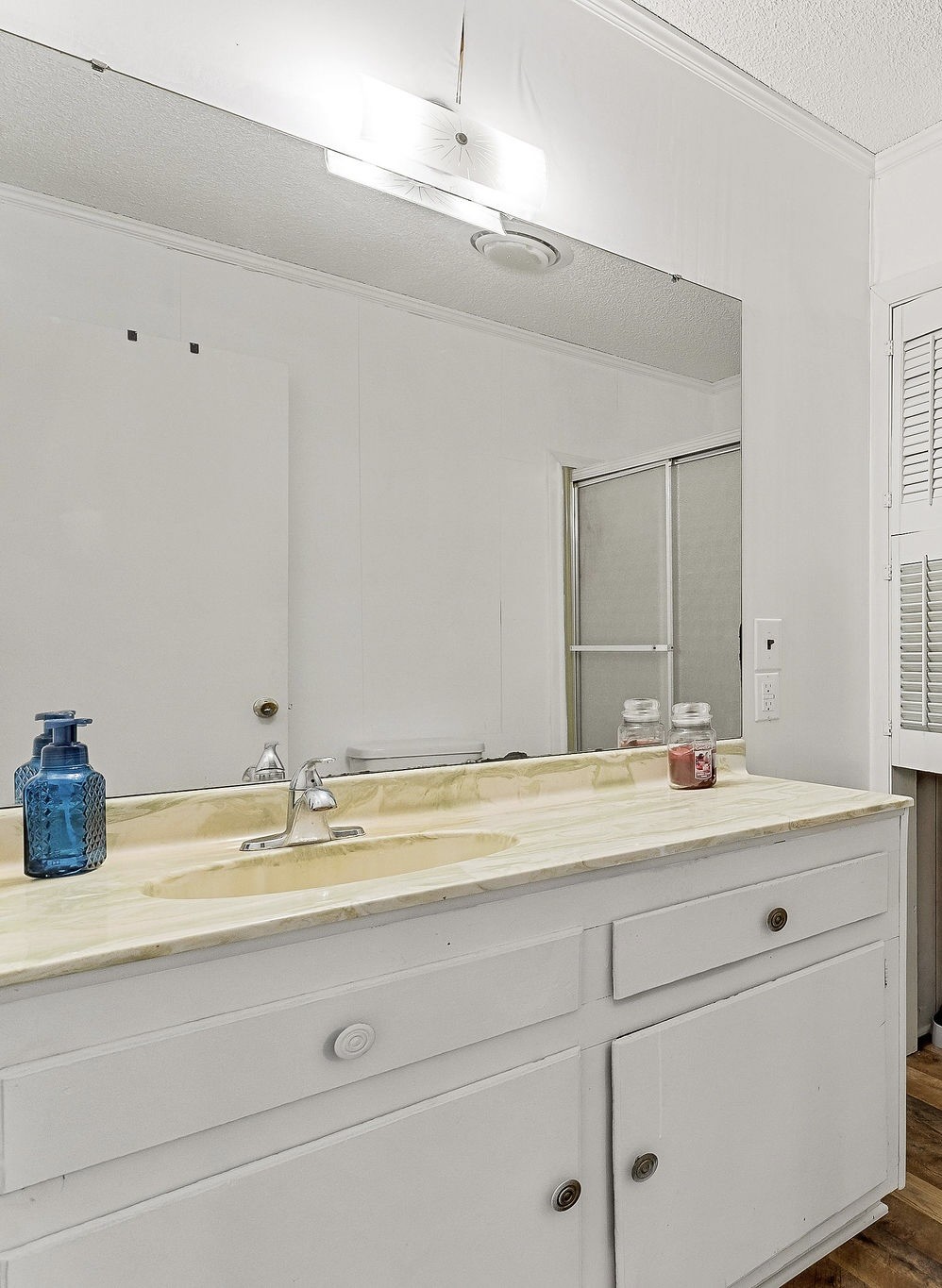 430 Delong Rd Property Photo 15