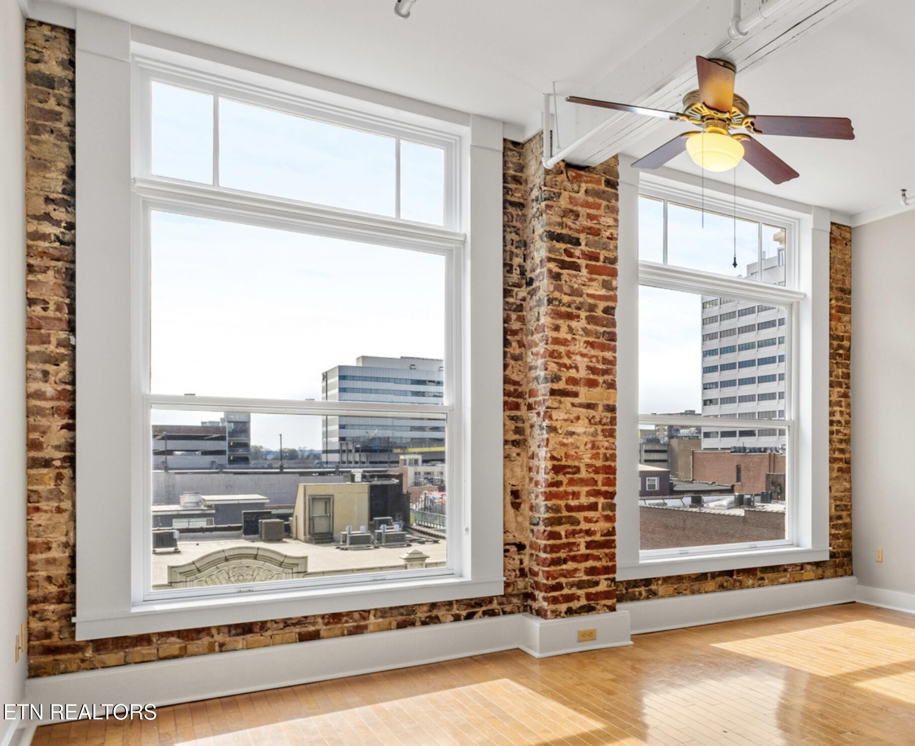 418 S Gay St Property Photo 3