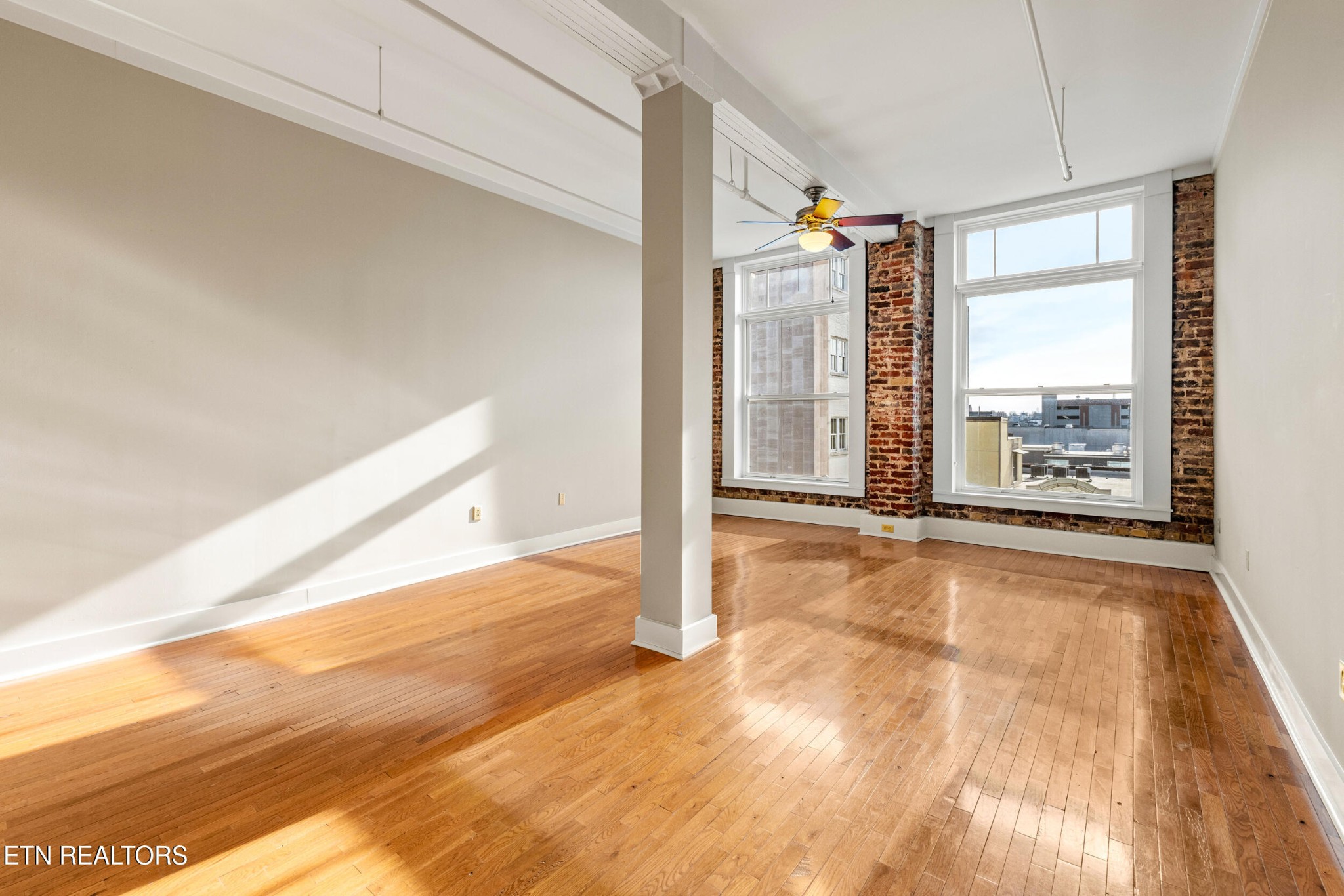 418 S Gay St Property Photo 4