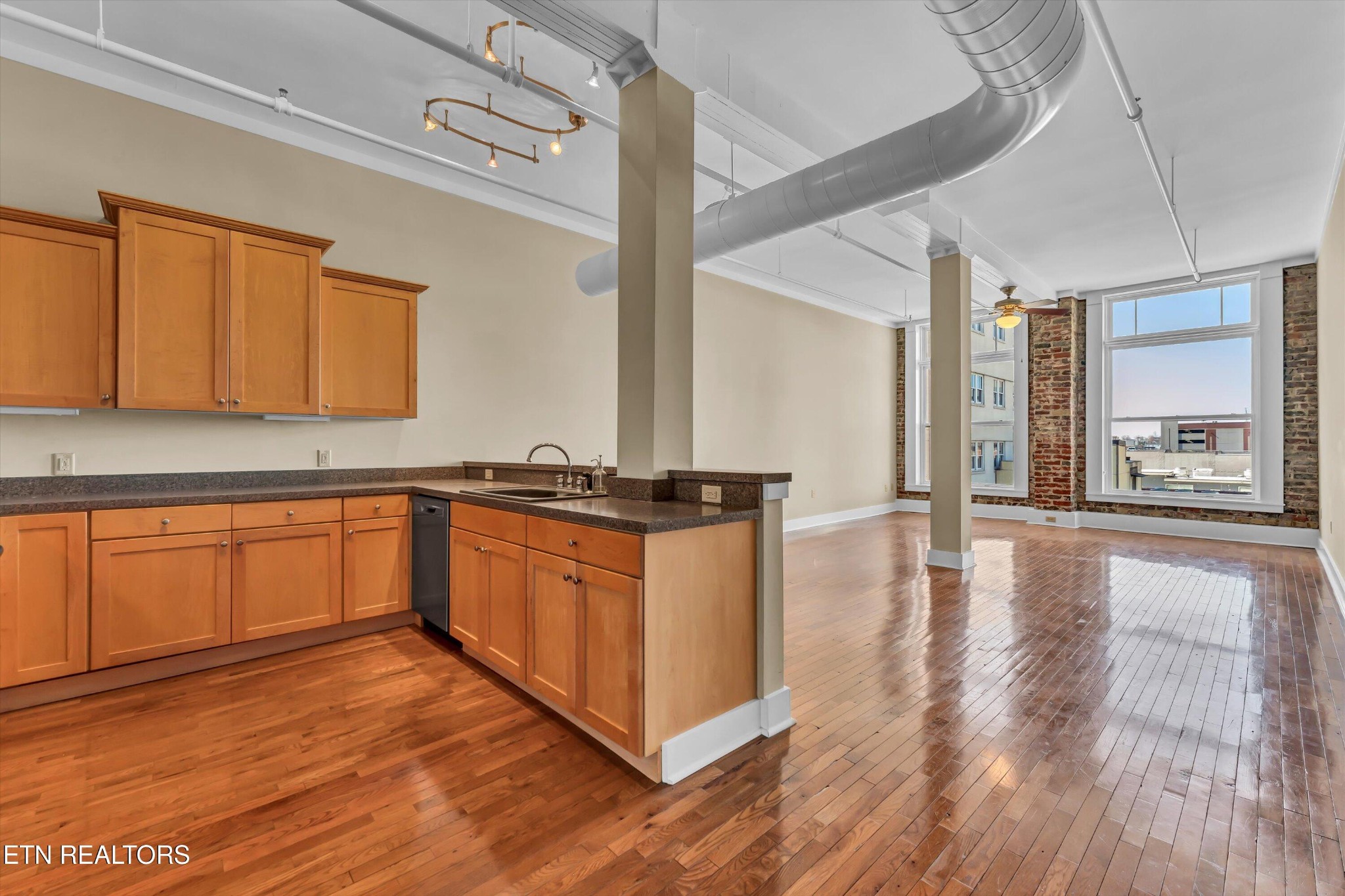 418 S Gay St Property Photo 6