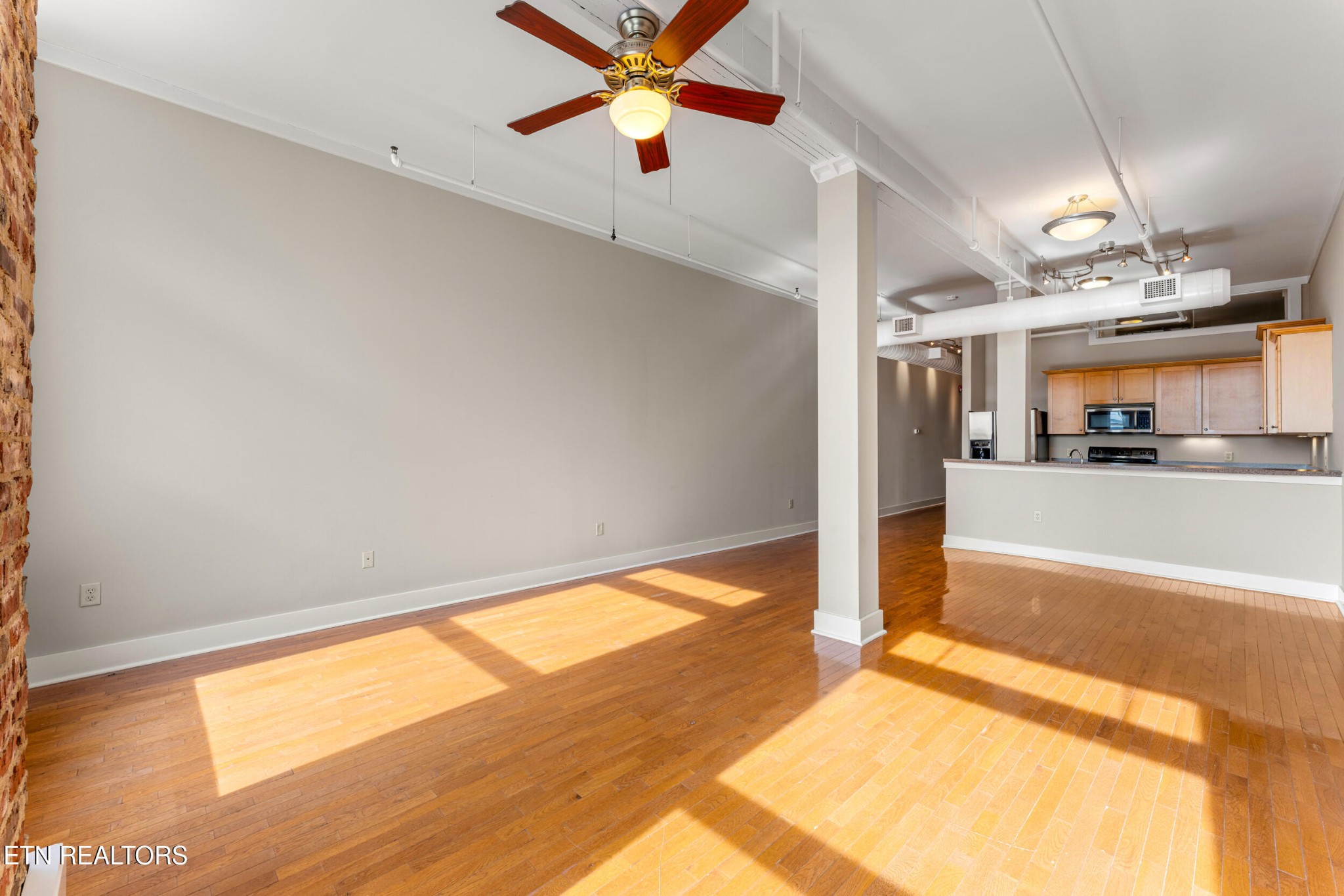418 S Gay St Property Photo 7