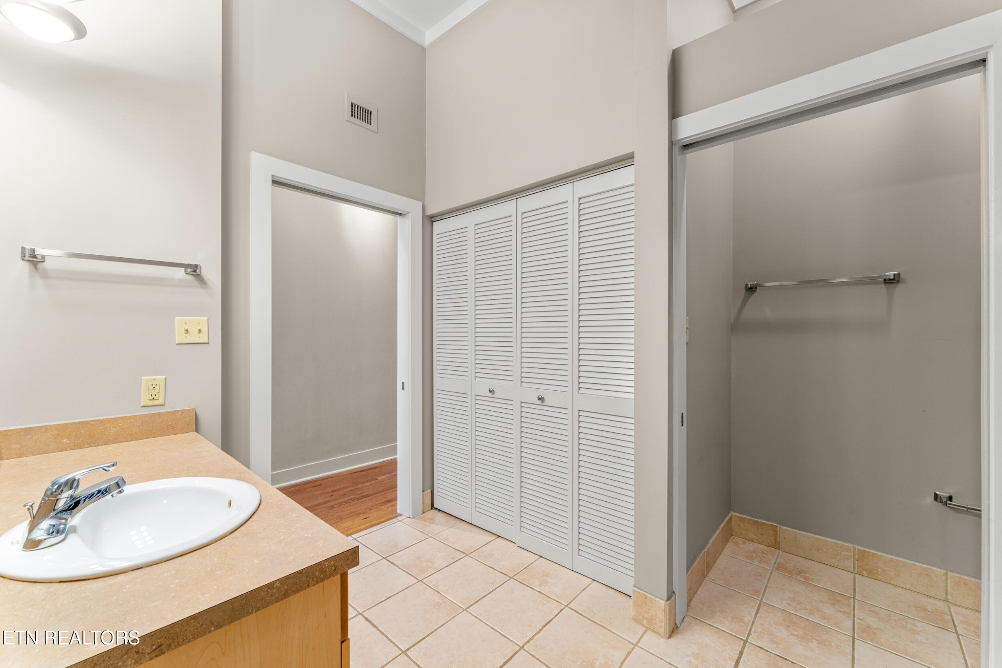 418 S Gay St Property Photo 19