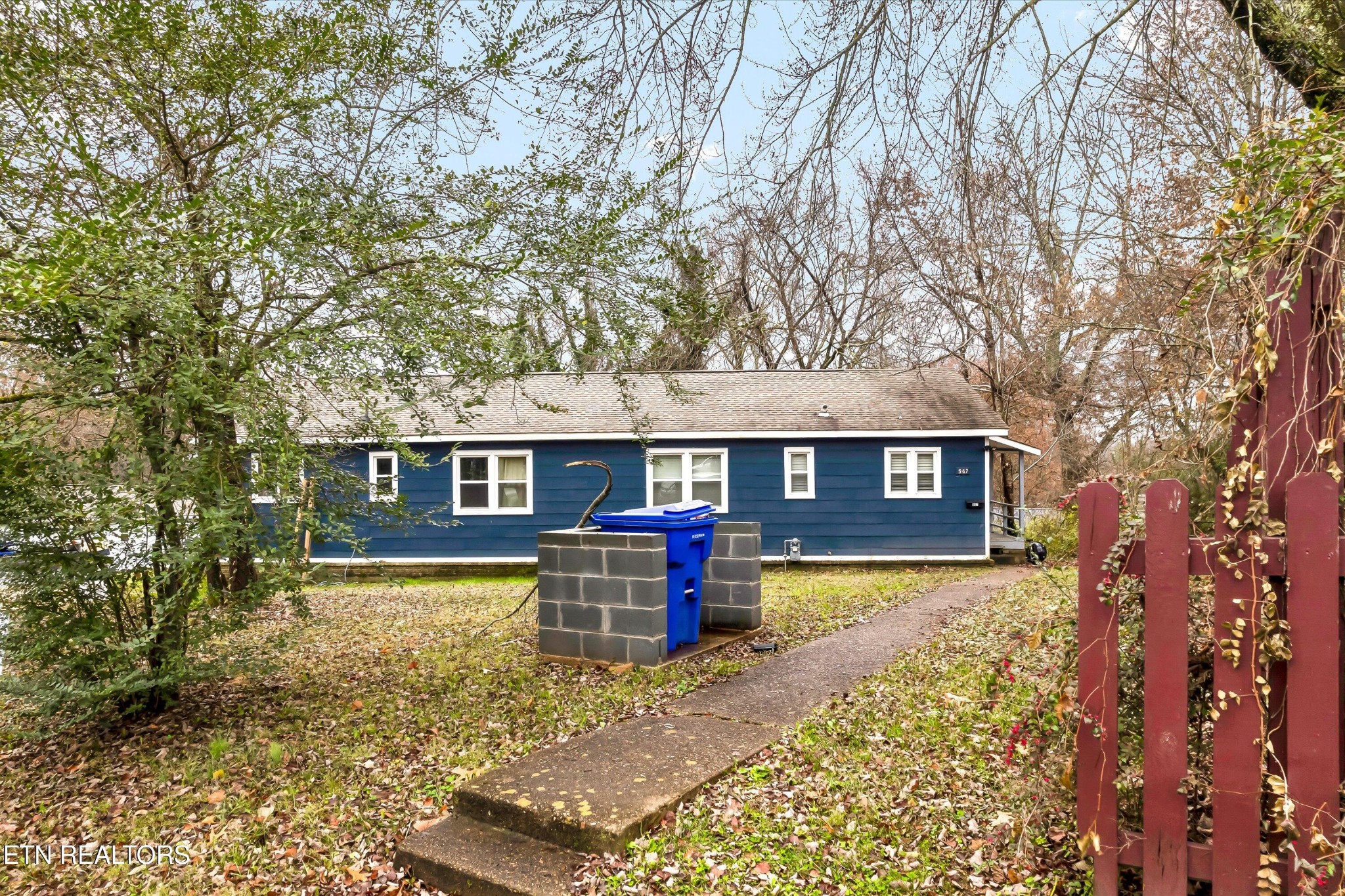 565567 W Outer Drive Property Photo