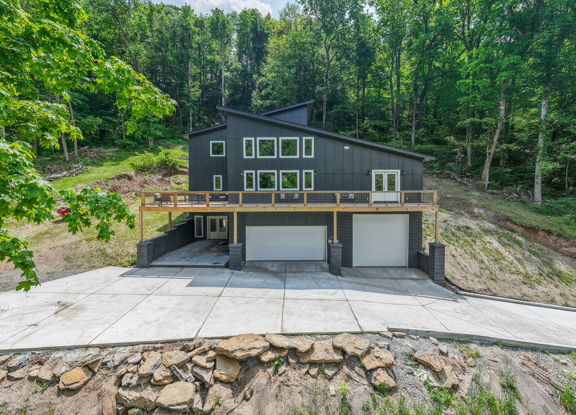 700 Shoreside Drive Property Photo