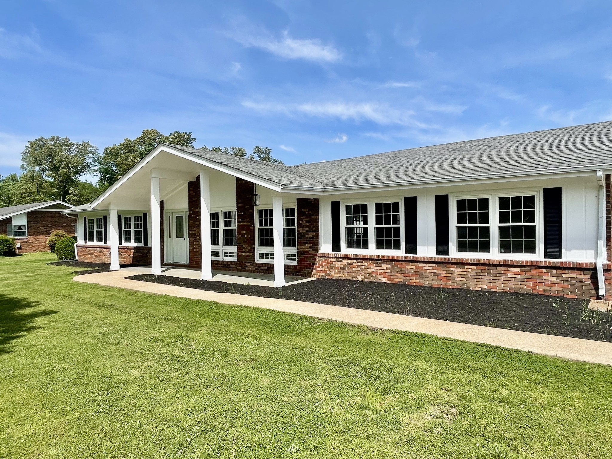 1570 Branch Dr Property Photo 1