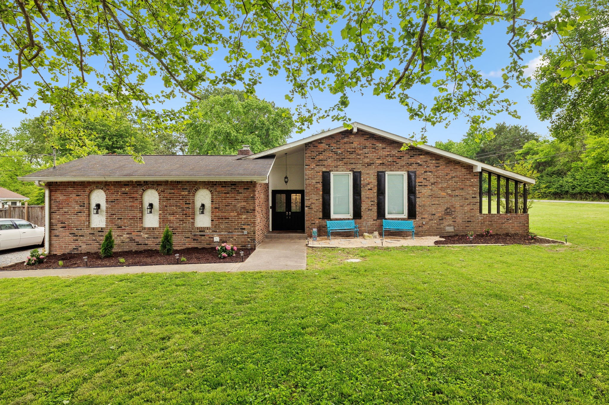 1031 Bayview Dr Property Photo 1