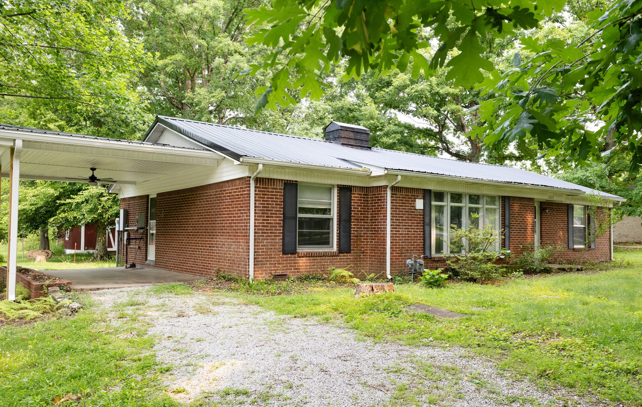 1003 Ellington Dr Property Photo 1