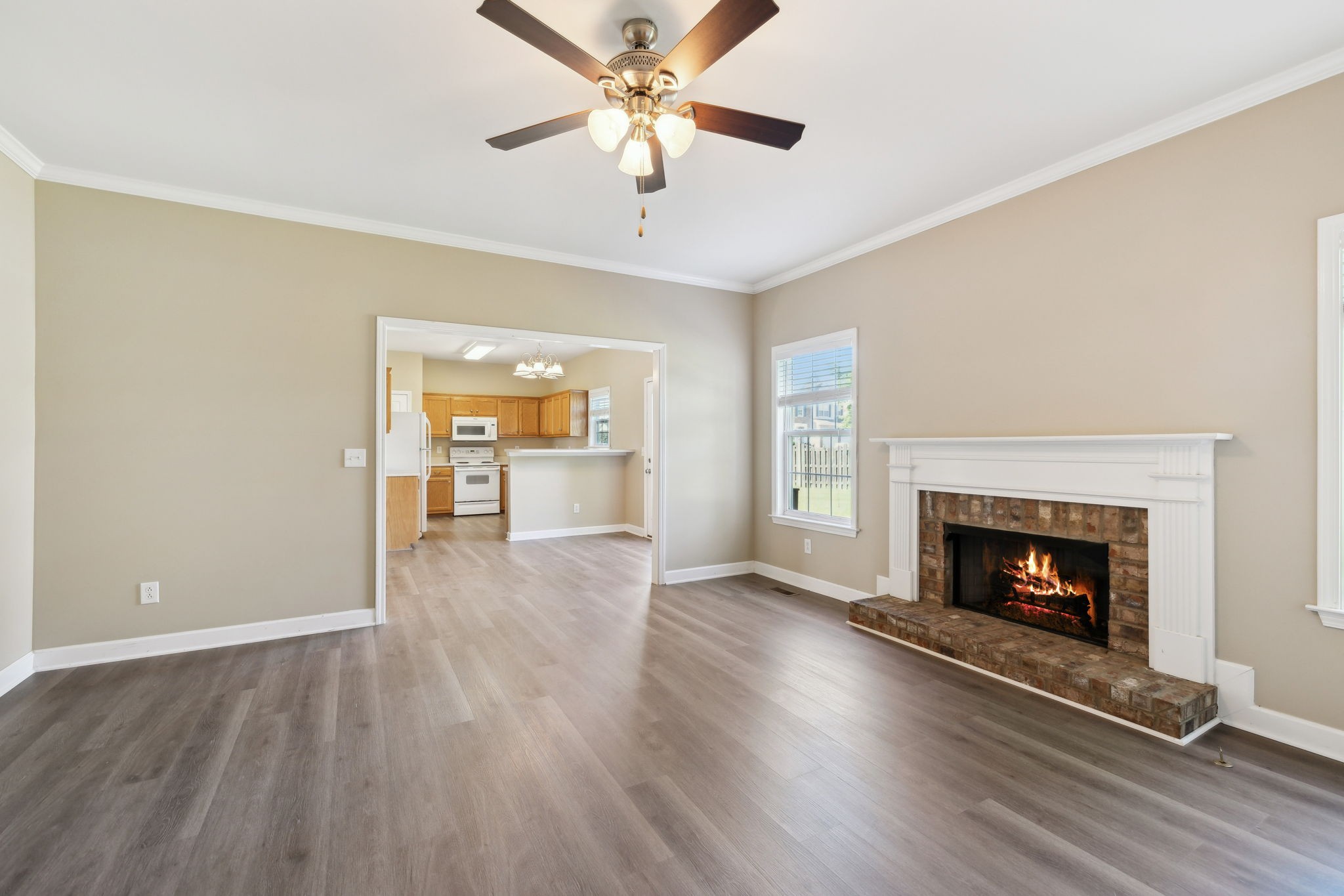 1030 Persimmon Dr Property Photo 4