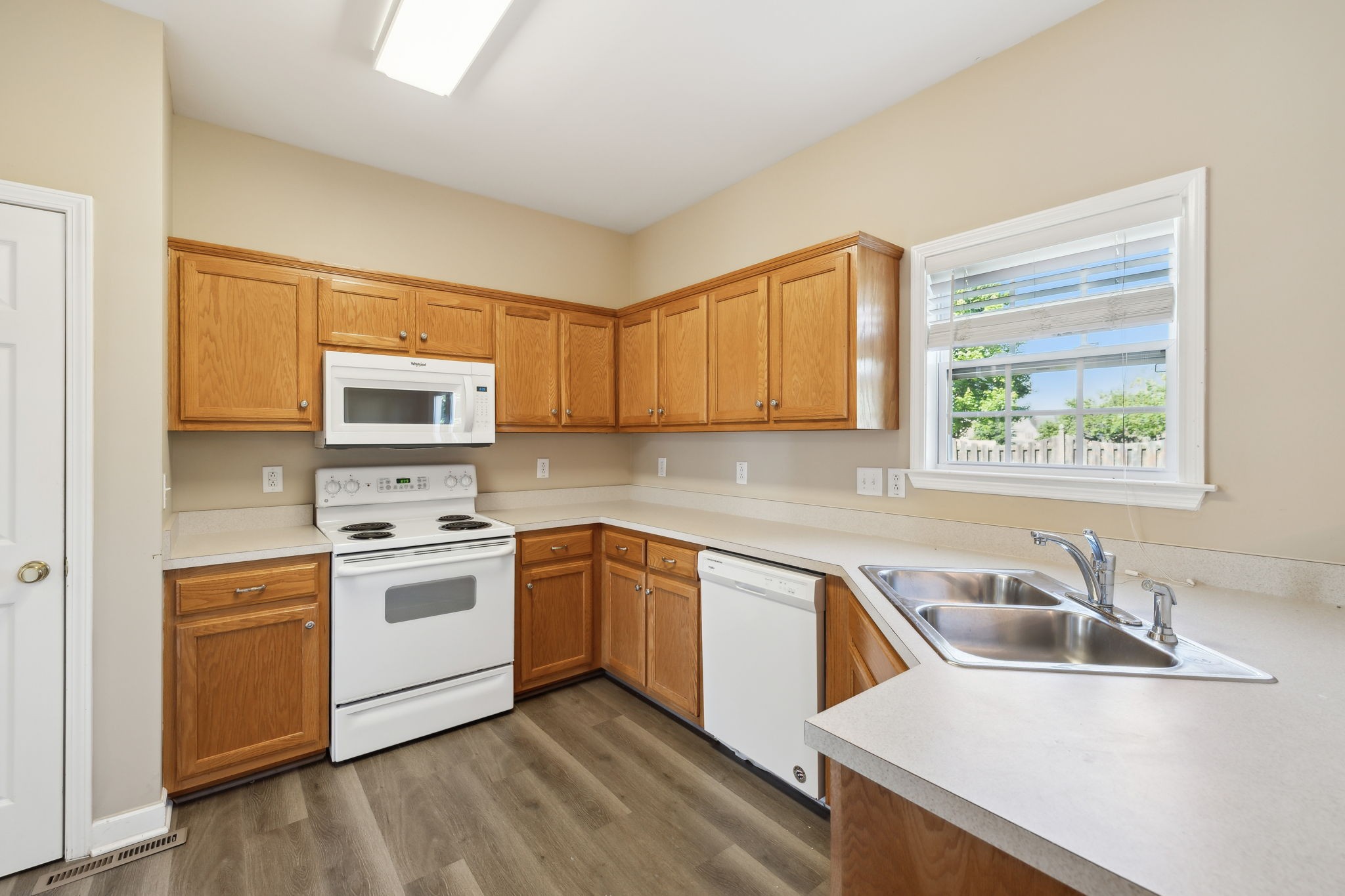 1030 Persimmon Dr Property Photo 9