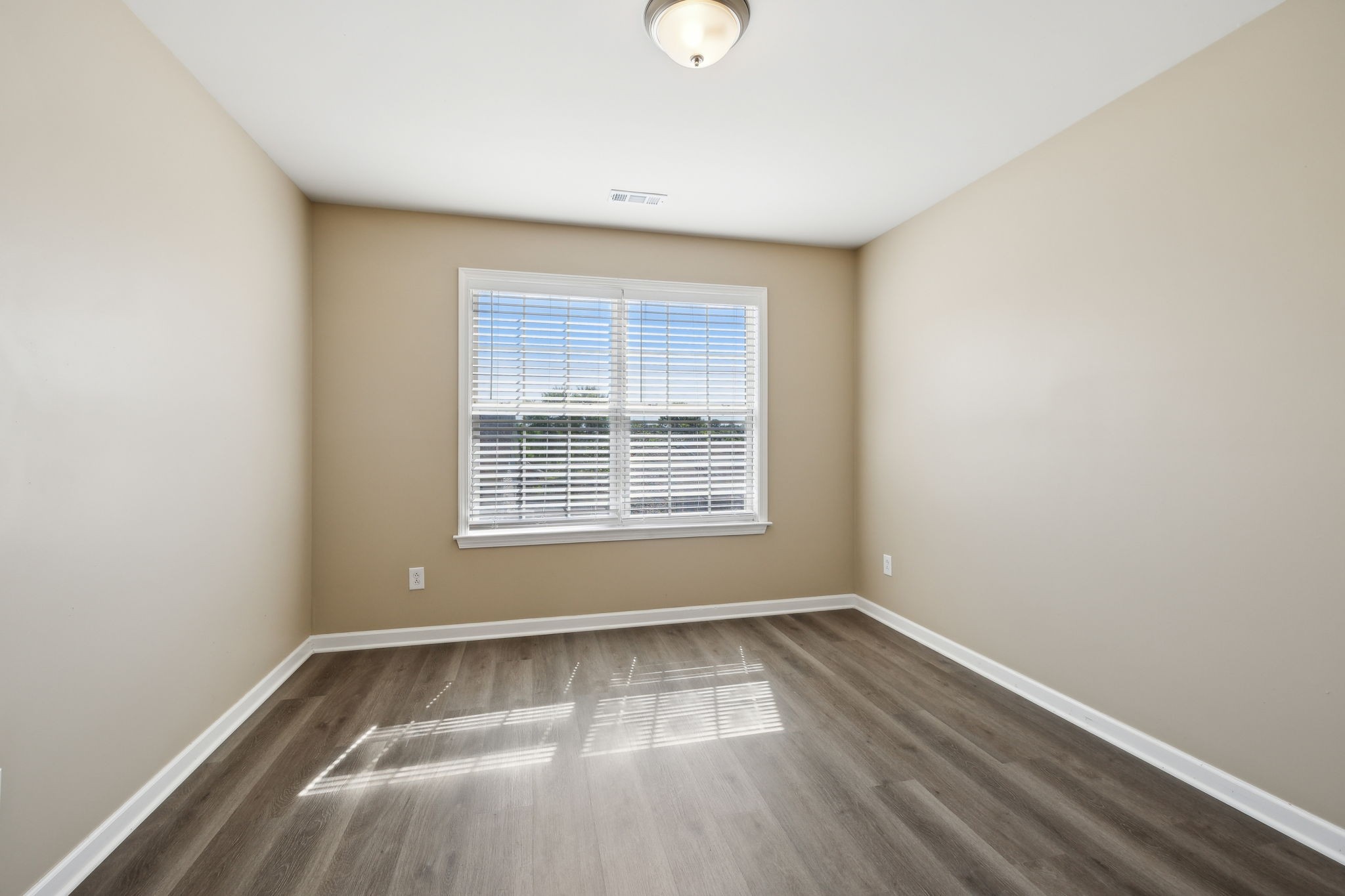 1030 Persimmon Dr Property Photo 18