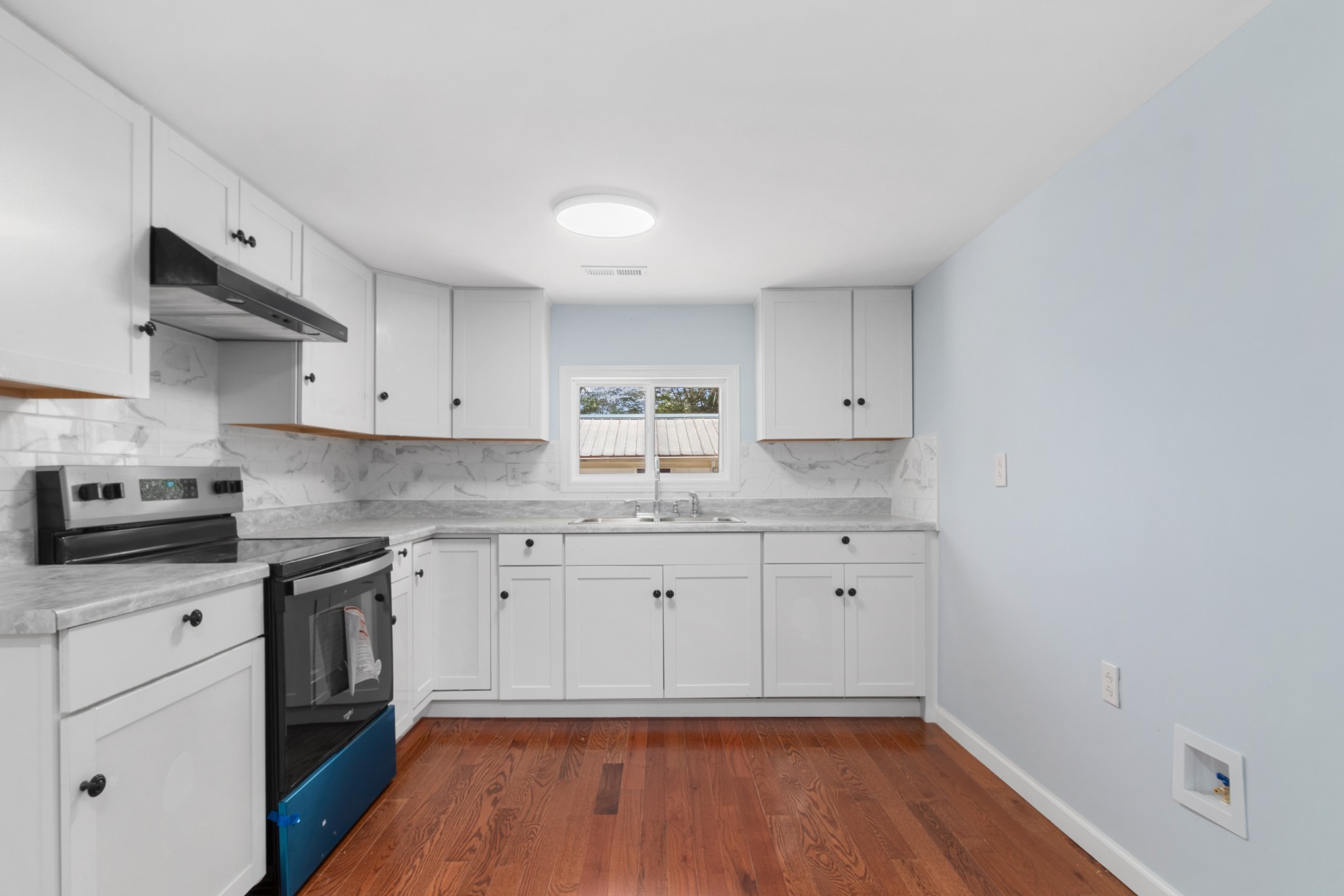 408 W Mcglothlin St Property Photo 1