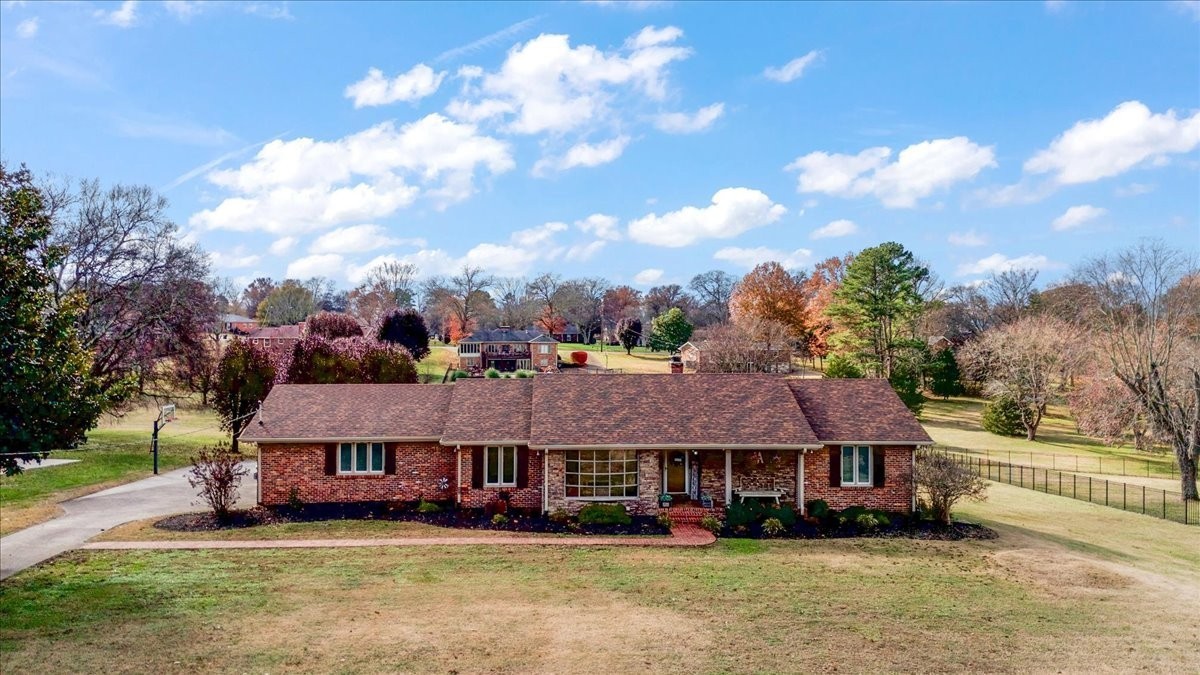 206 Kennett Rd Property Photo