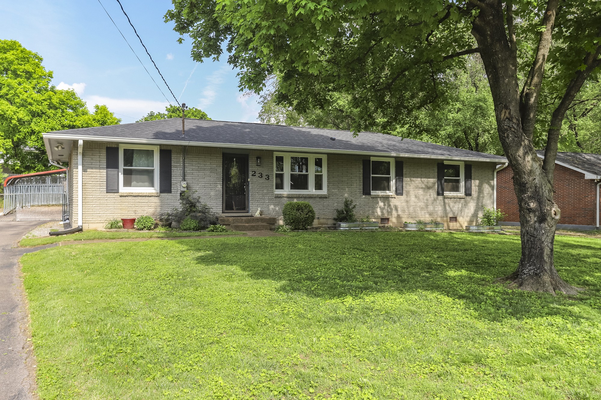 233 Jacksonian Dr Property Photo 1
