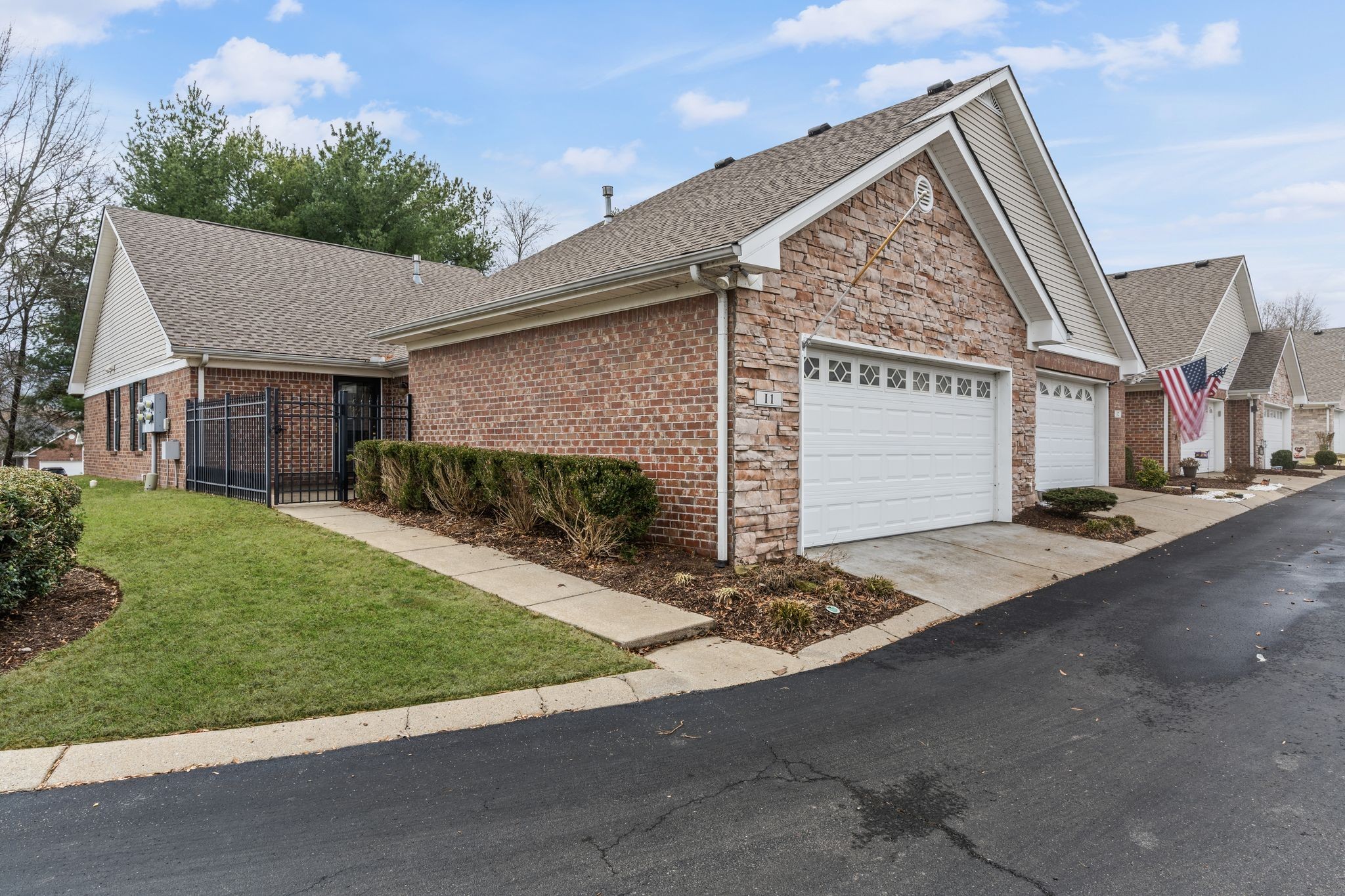 800 S Browns Ln Property Photo 1