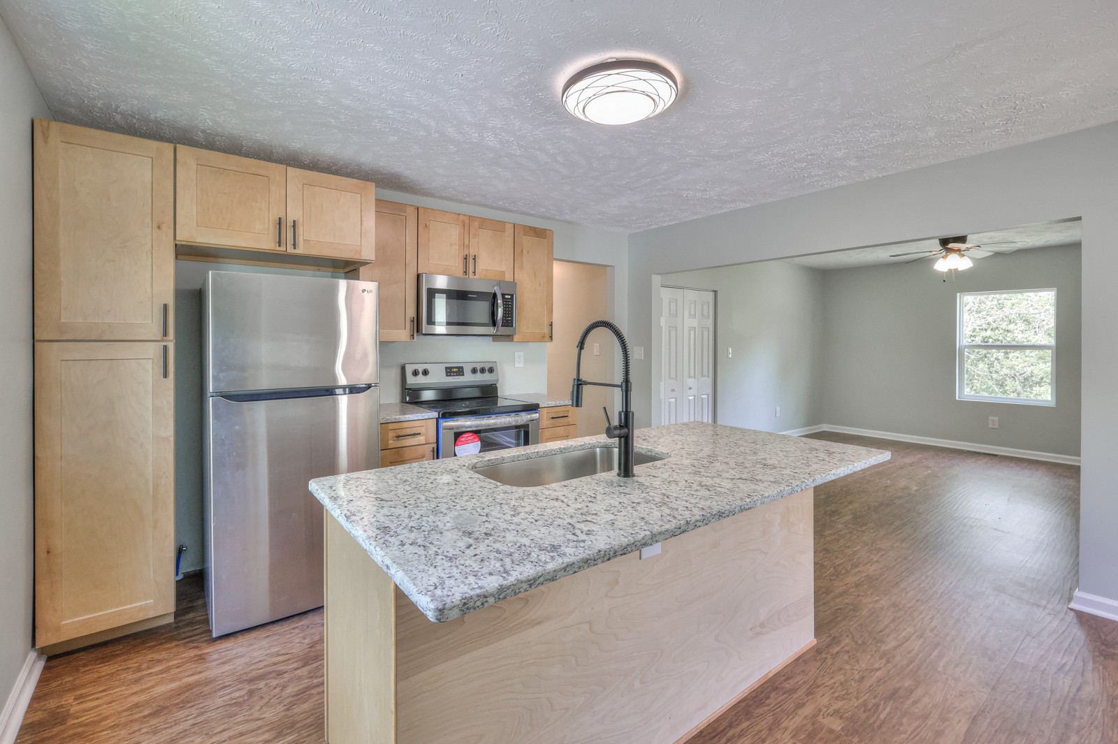 526 Carney St Property Photo 1