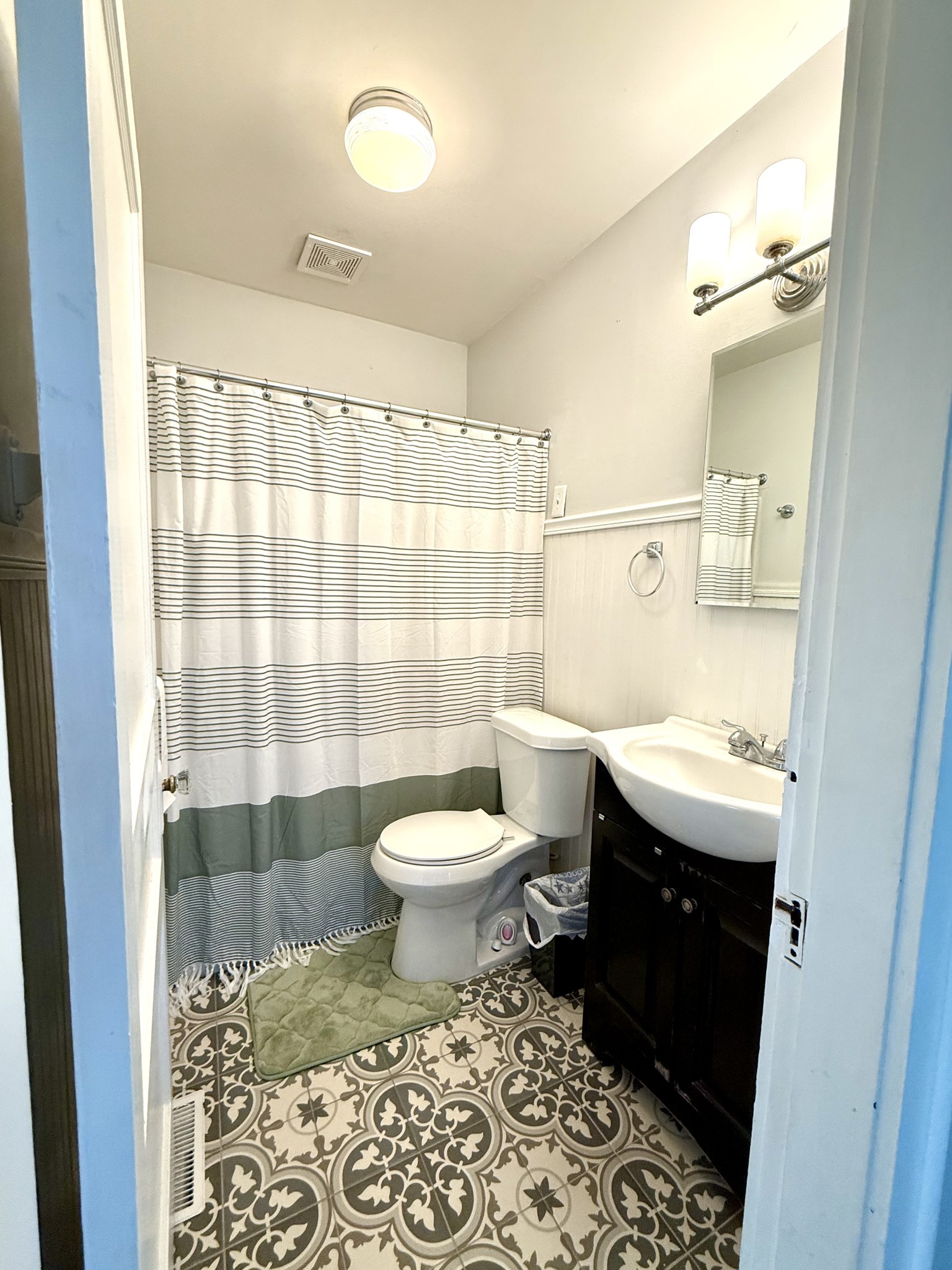 215 Thomas Ter Property Photo 14