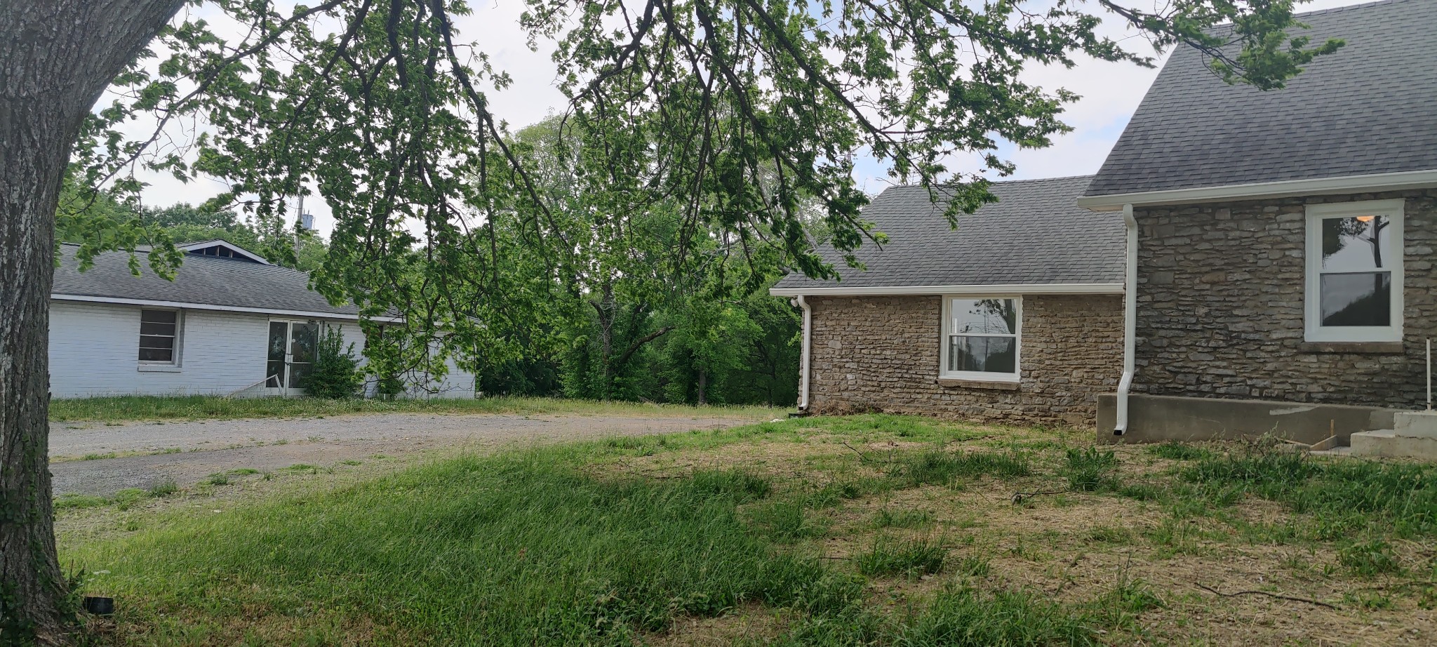 670 W Main St, W Property Photo 5