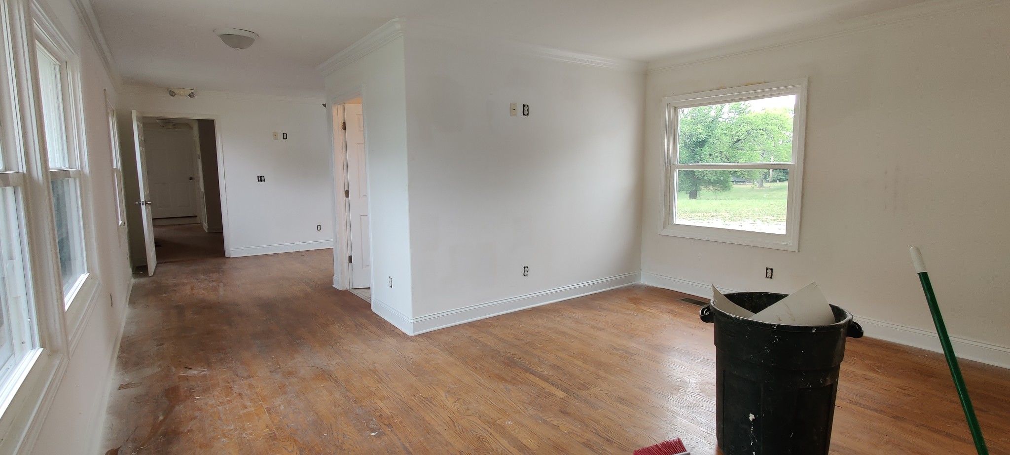 670 W Main St, W Property Photo 15