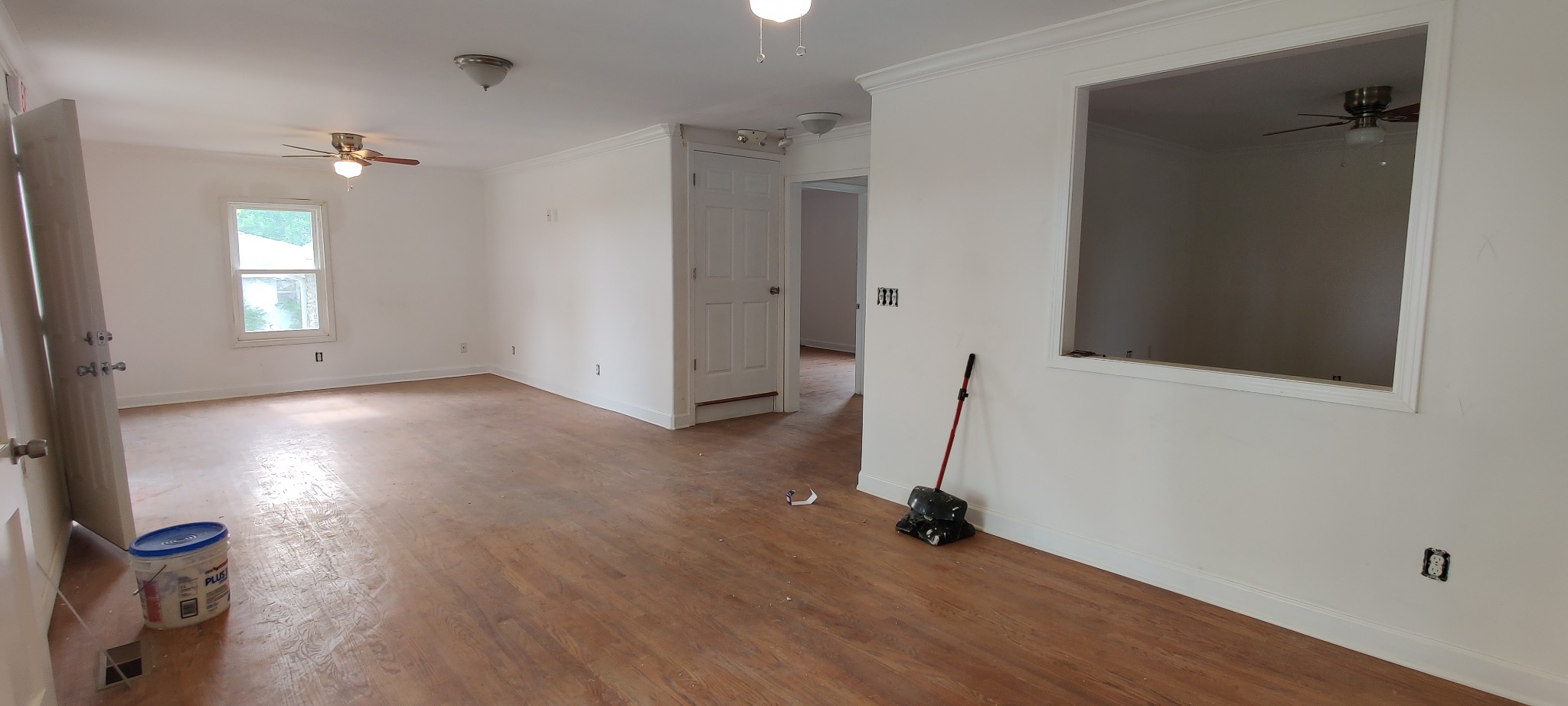 670 W Main St, W Property Photo 16