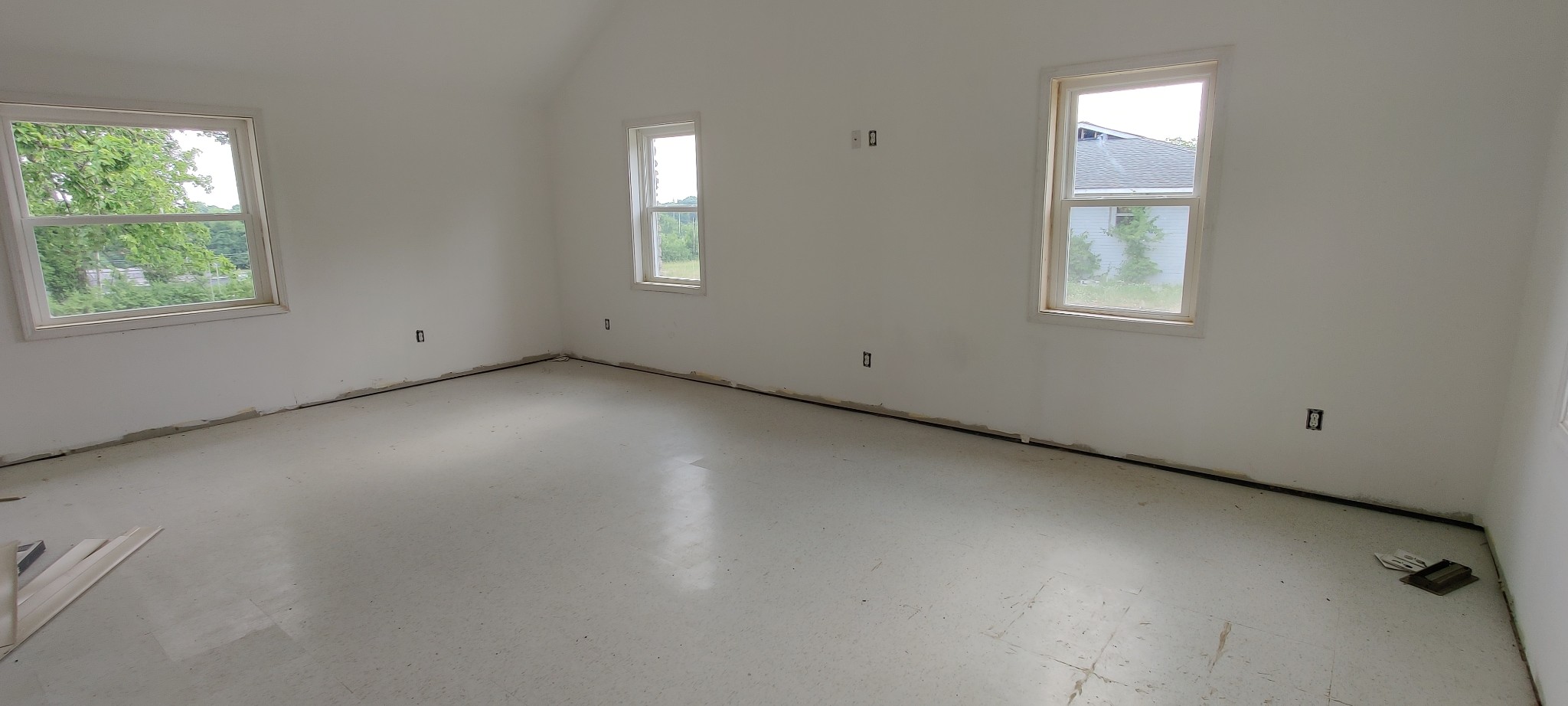 670 W Main St, W Property Photo 18