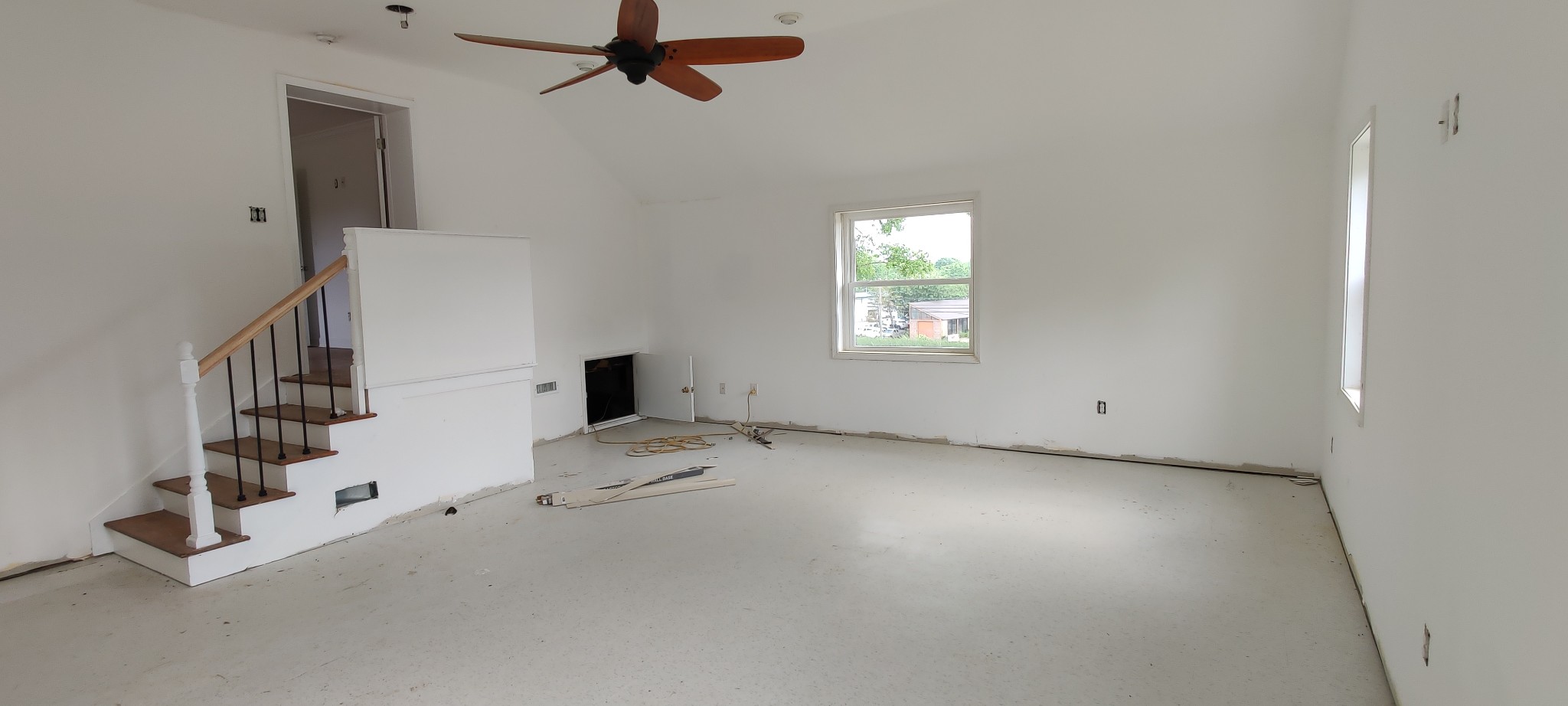670 W Main St, W Property Photo 19