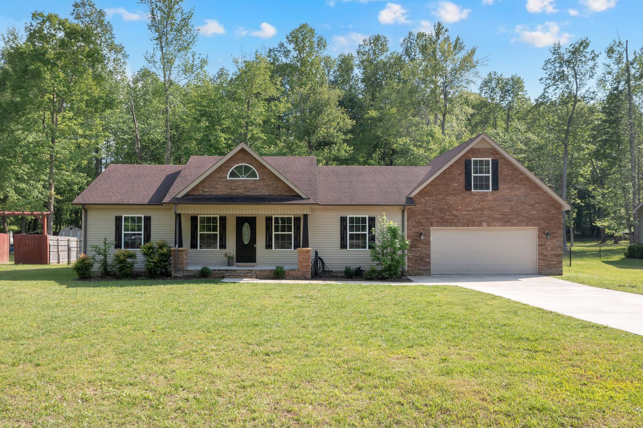 111 Myra Ln Property Photo