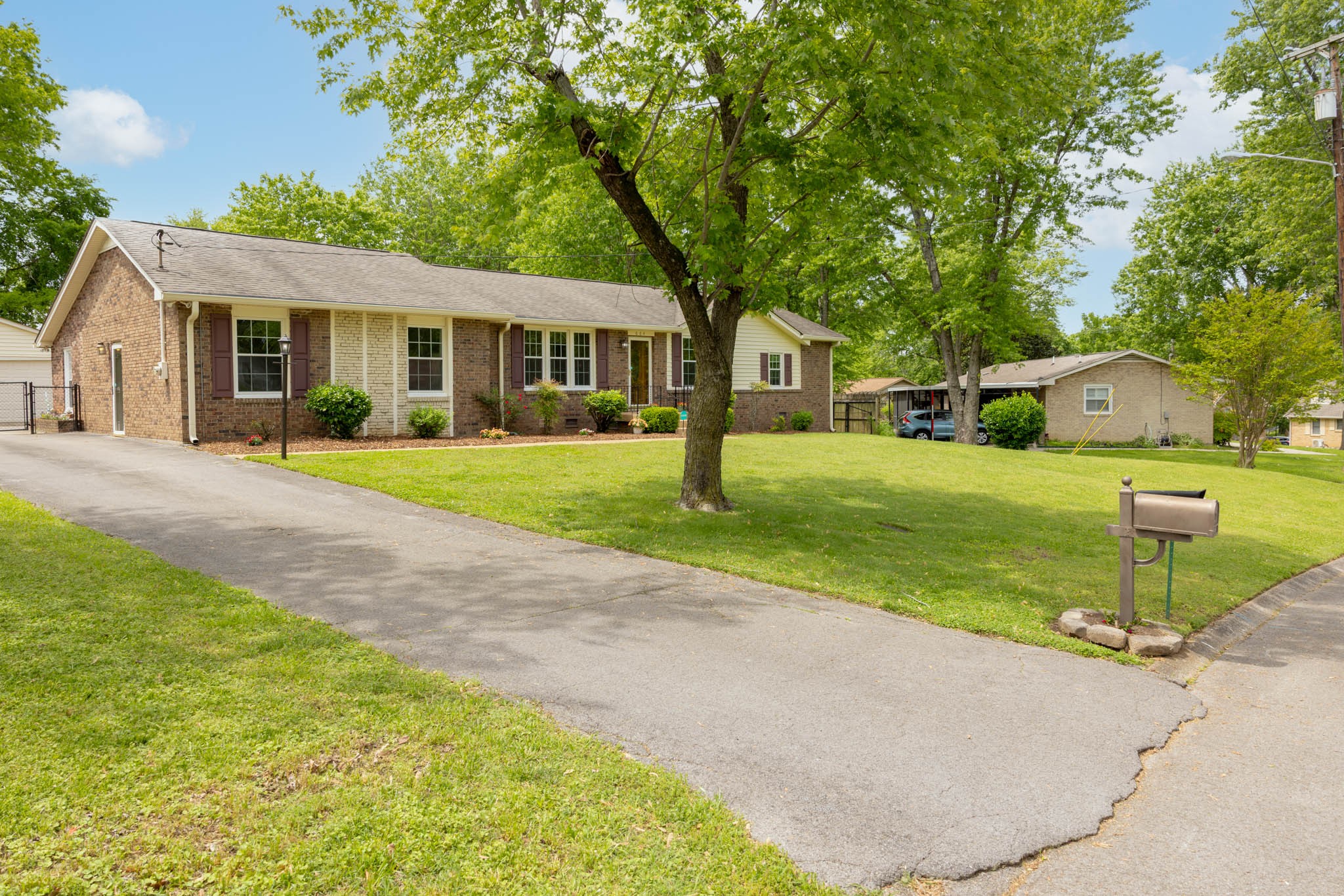 604 Topeka Dr Property Photo 3