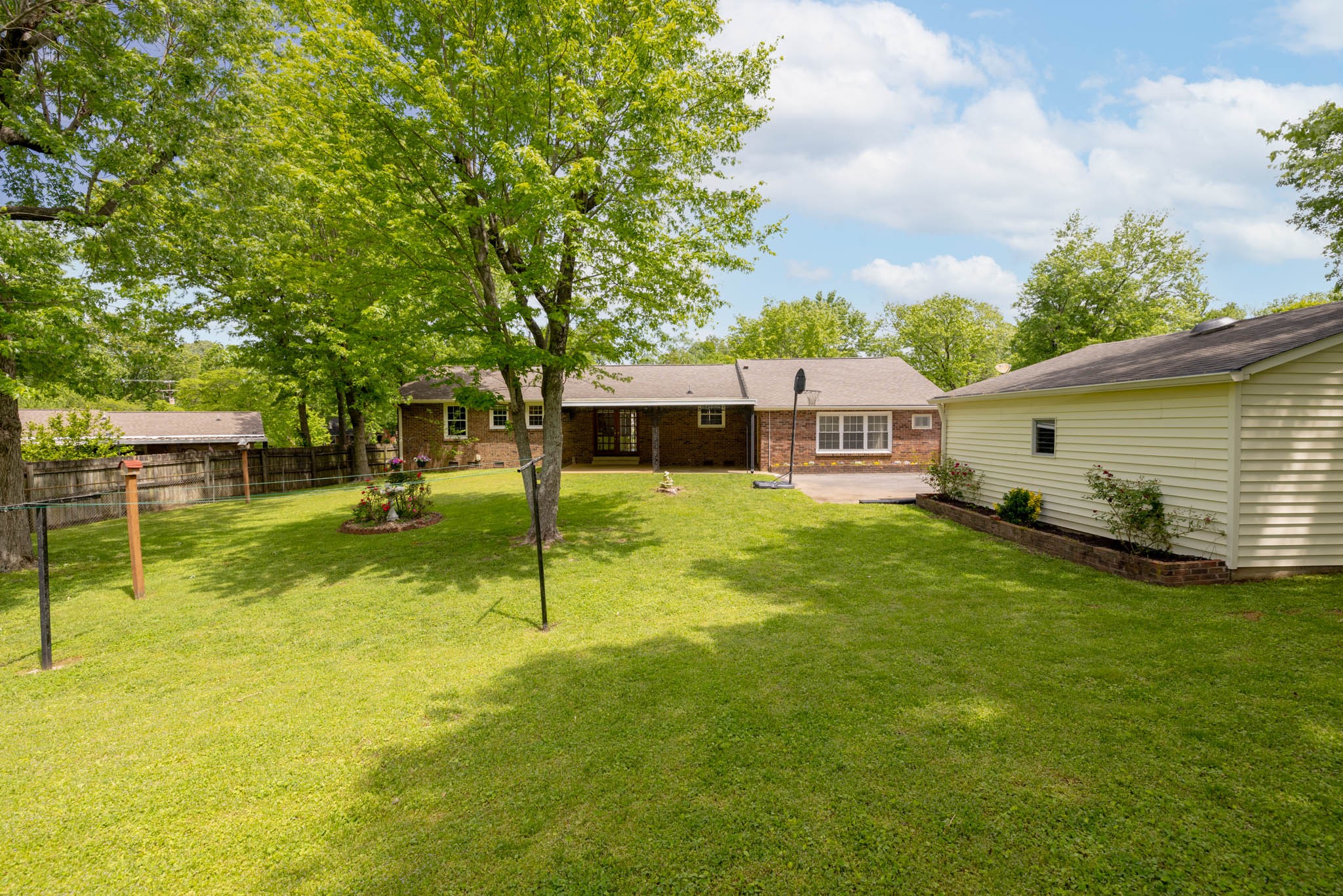 604 Topeka Dr Property Photo 8