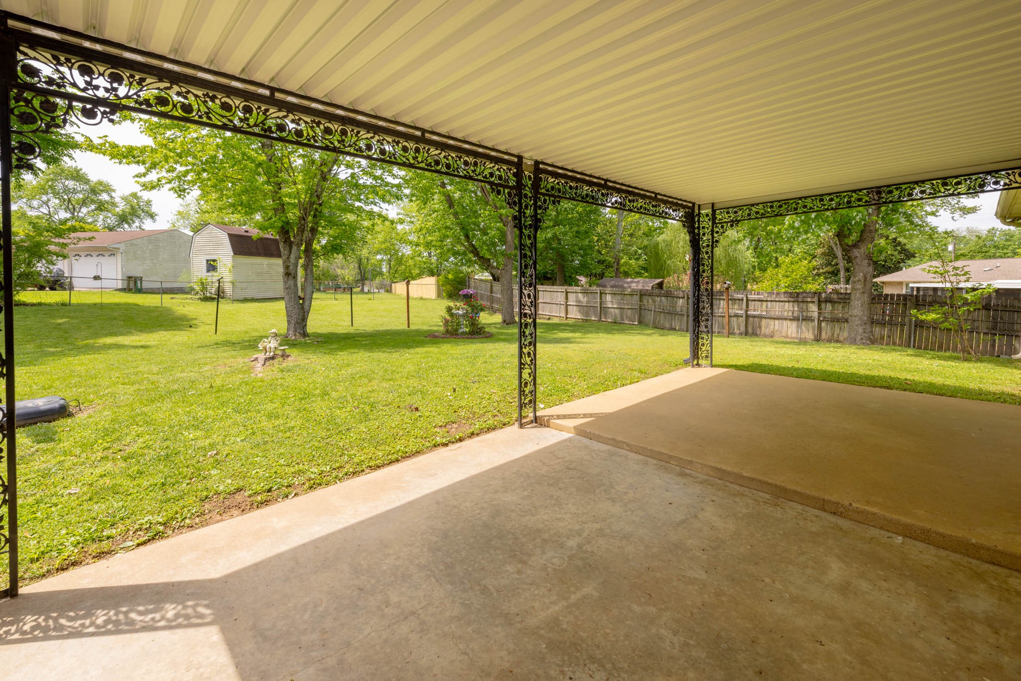 604 Topeka Dr Property Photo 12