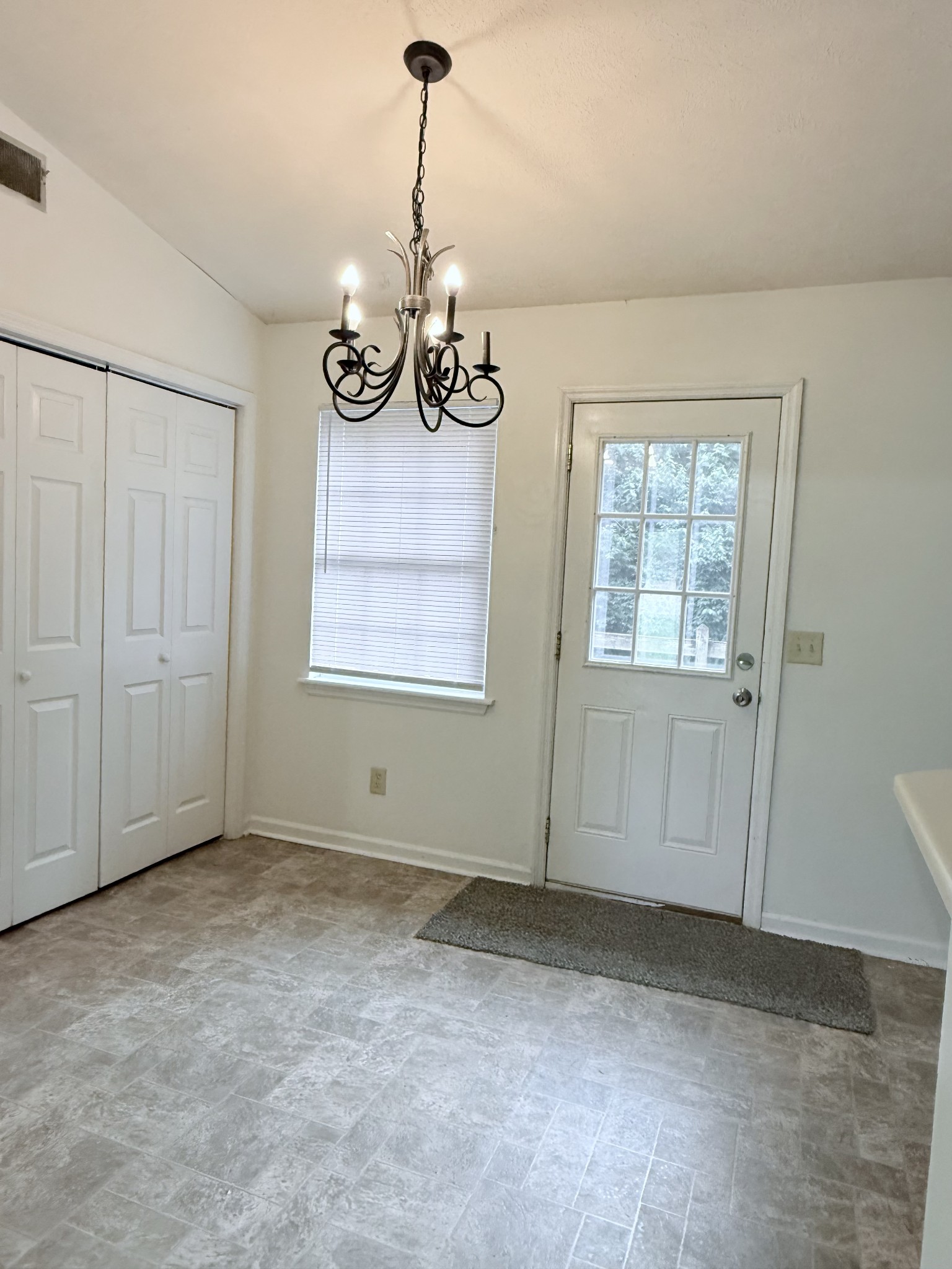 149 Constitution Ave Property Photo 4