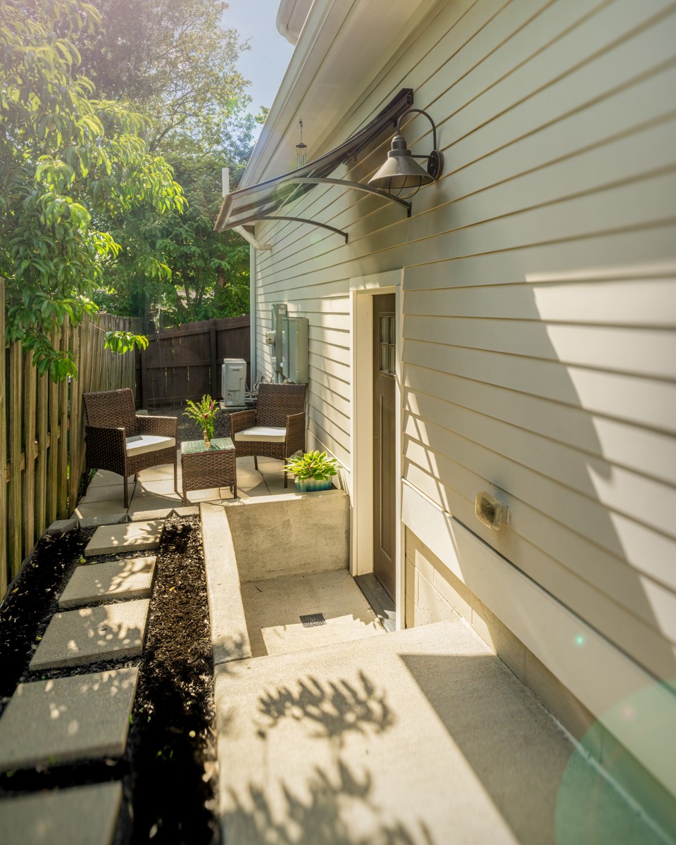 1112 Chapel Ave Property Photo 3