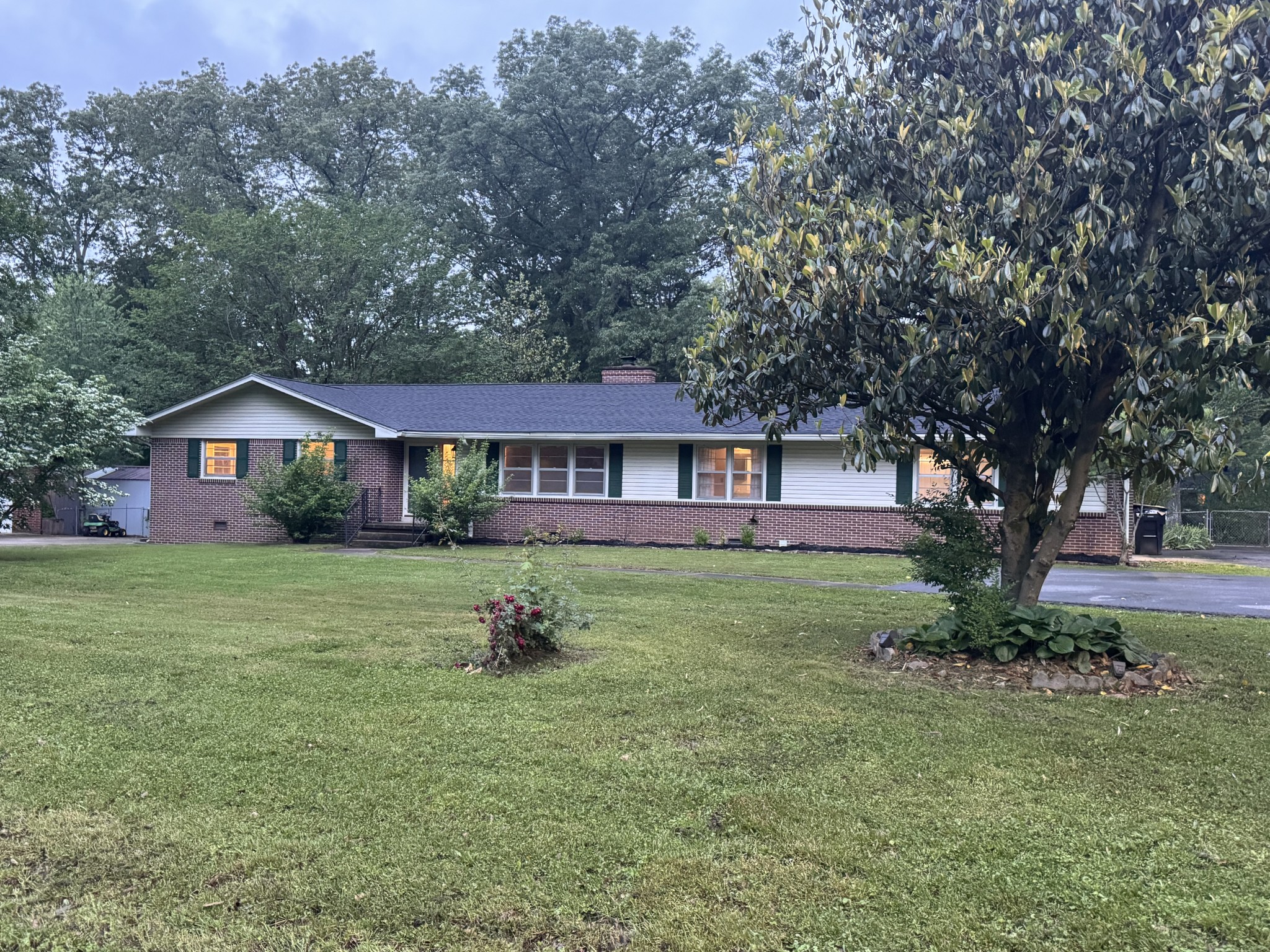 419 Westwood Dr Property Photo