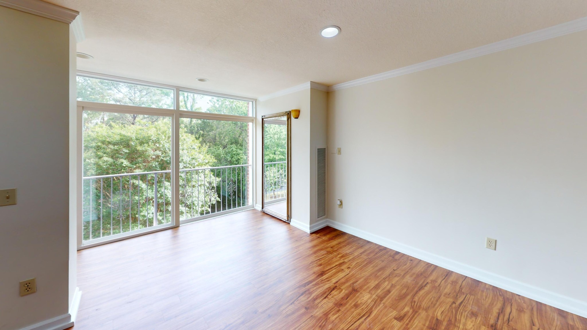 1414 Continental Drive Property Photo 10