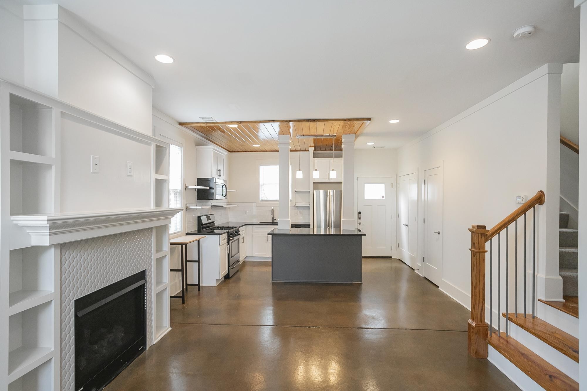 2030 Herman St Property Photo 4