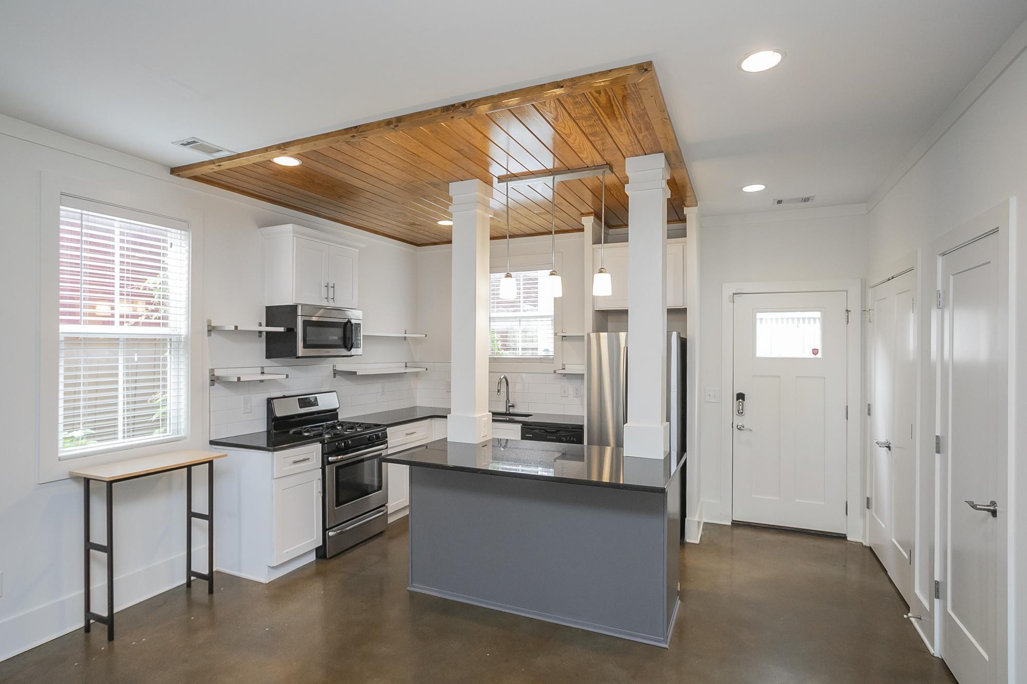 2030 Herman St Property Photo 6