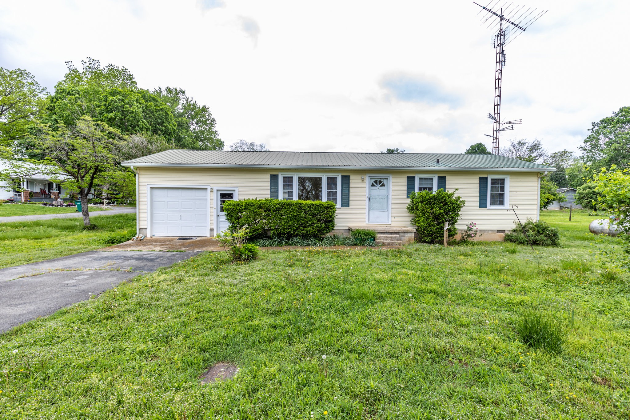 408 Style St Property Photo 1