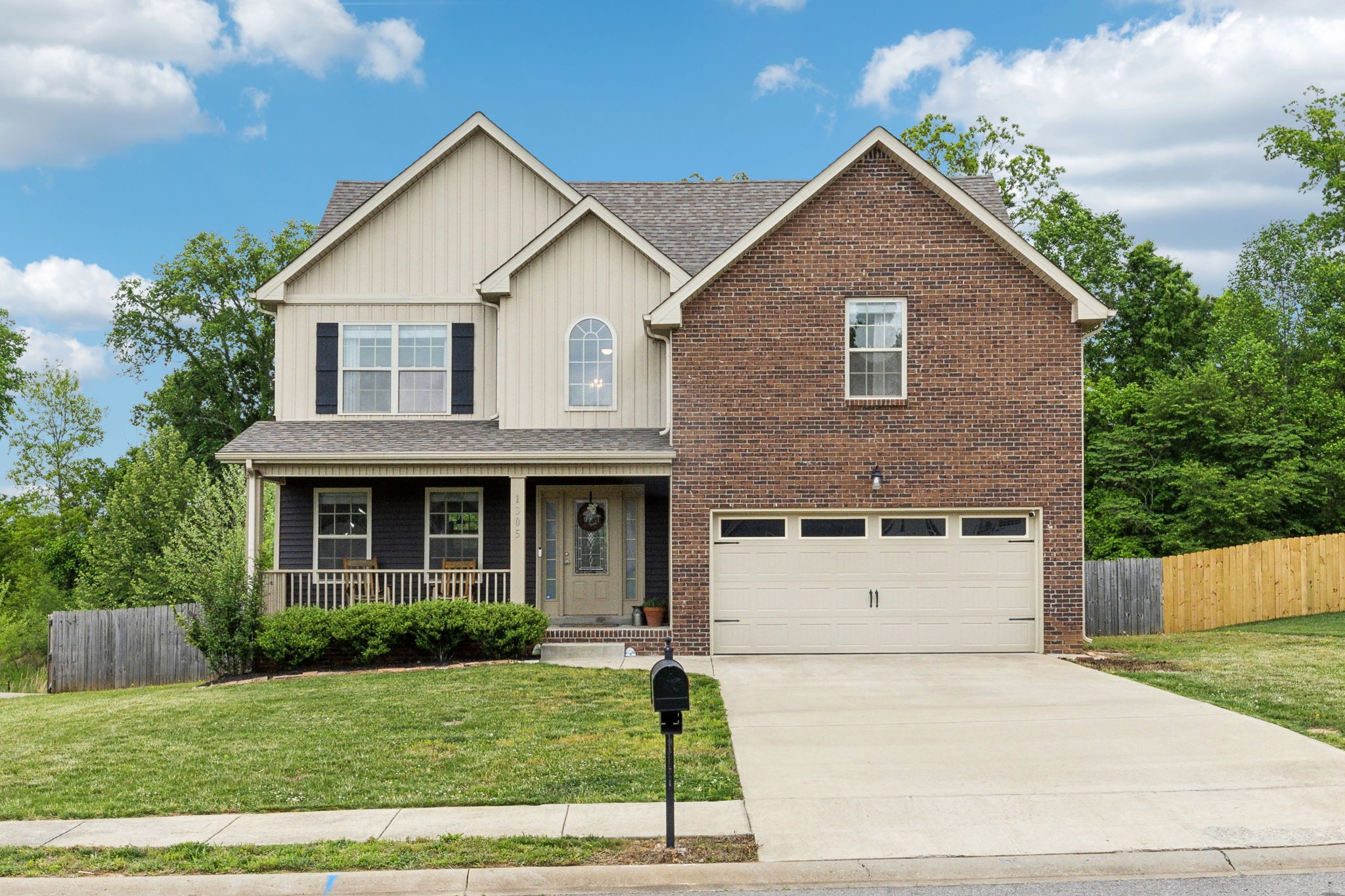 1305 Harmon Ln Property Photo 1